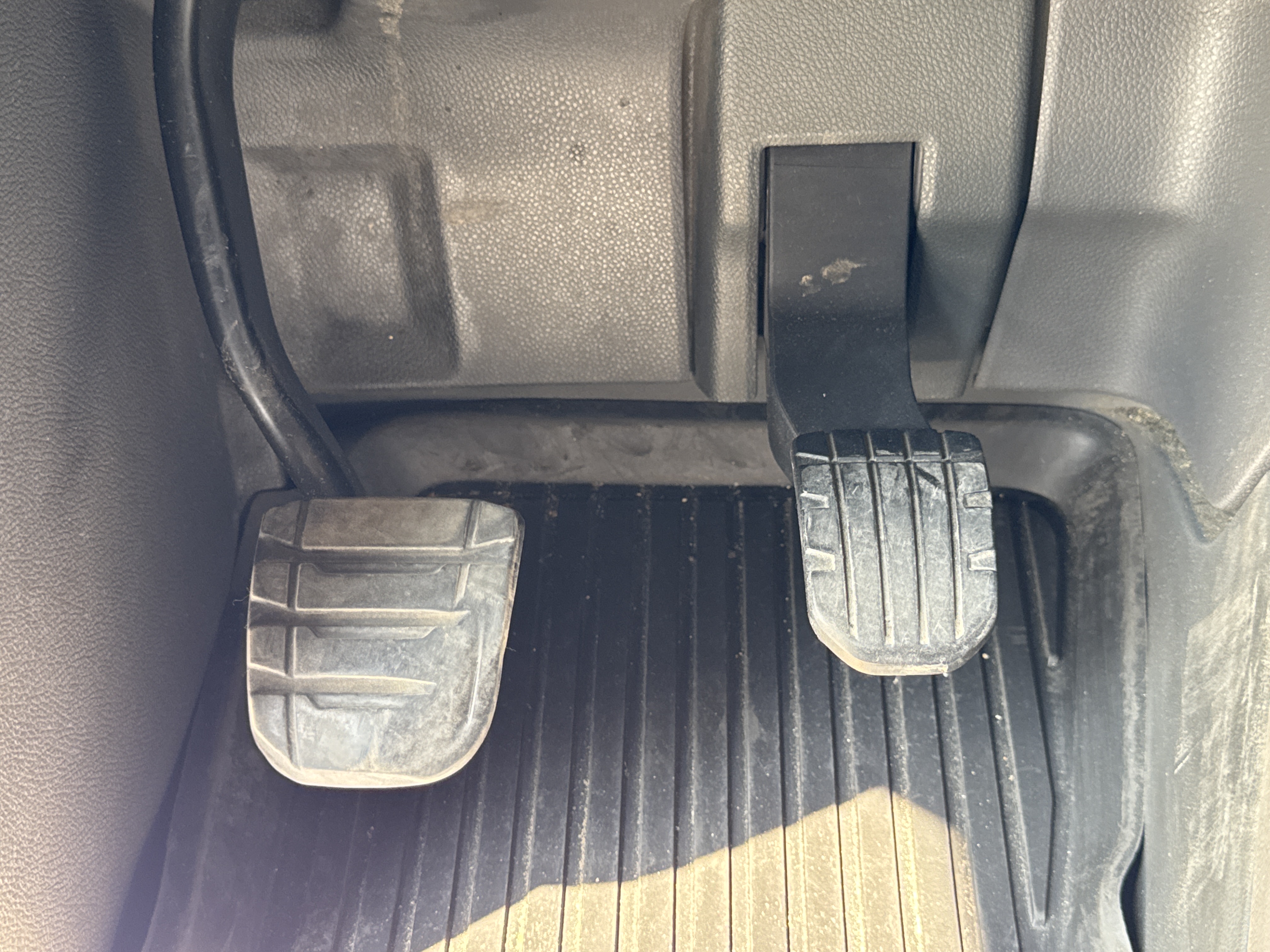 PMT-002-Scania-R410-Trailer-trucks-inspection-Cabin-Pedals-2