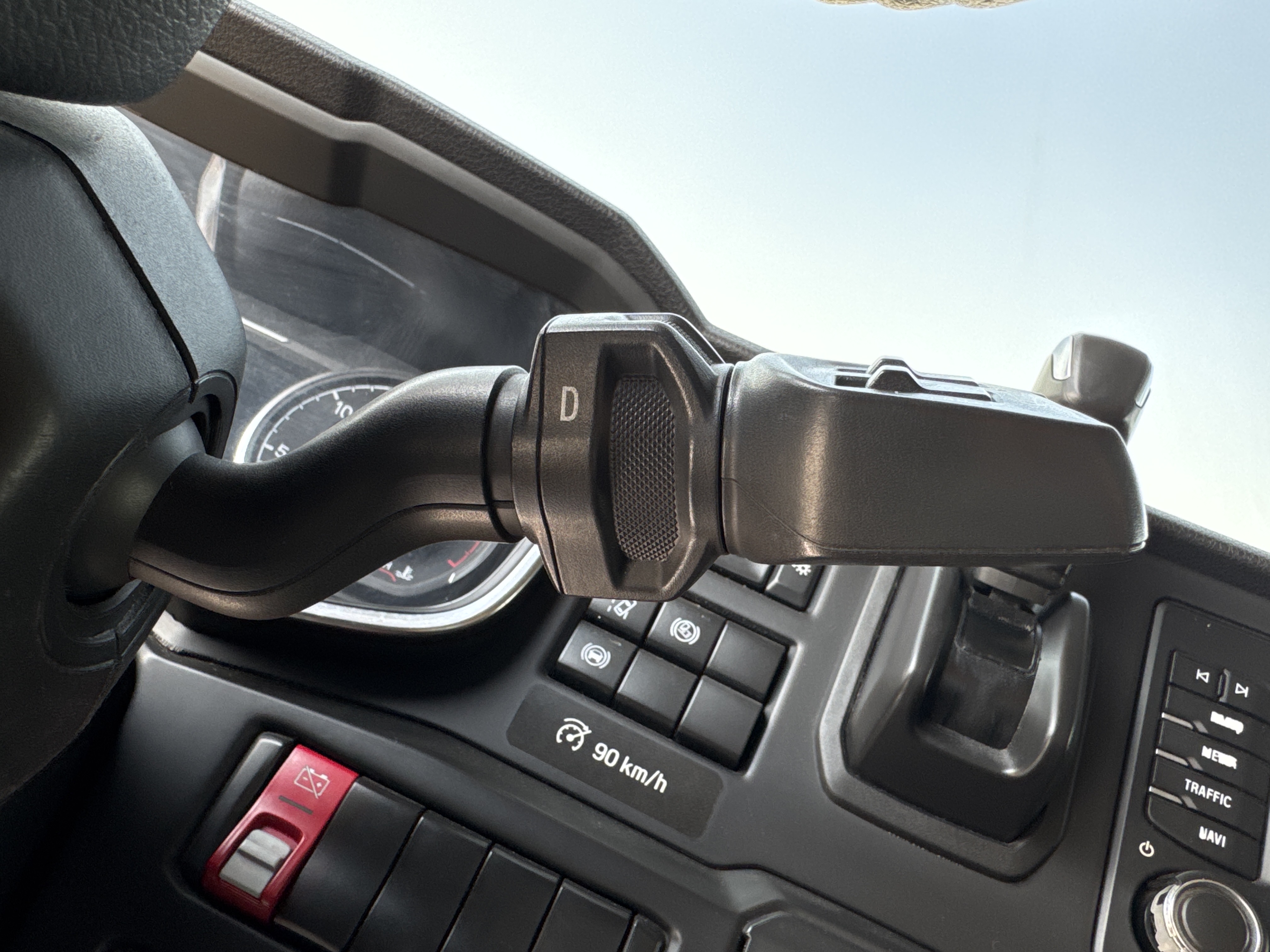 PMT-002-Scania-R410-Trailer-trucks-inspection-Cabin-Gear-lever-2