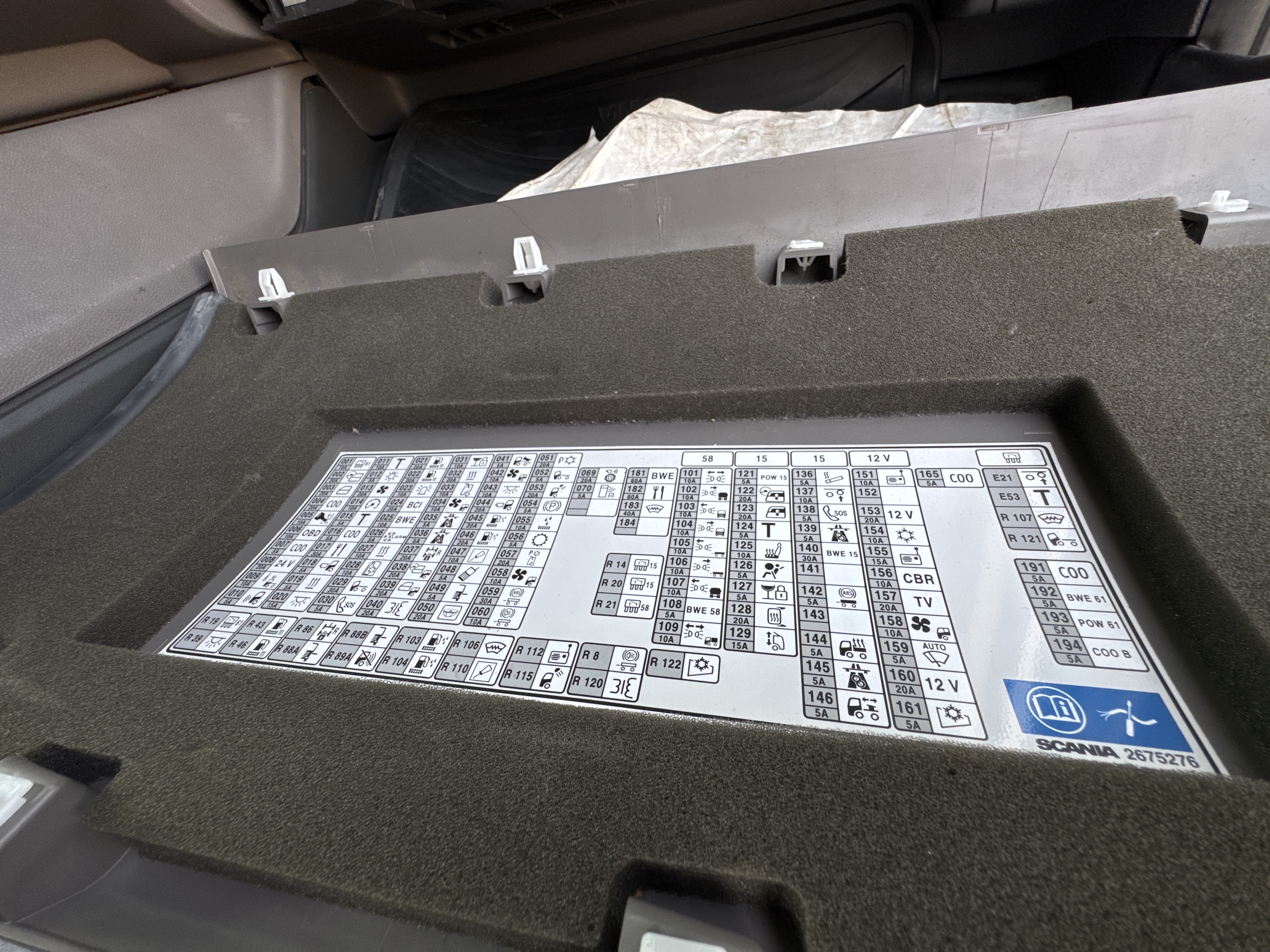 PMT-002-Scania-R410-Trailer-trucks-inspection-Electronic-Fuse-box-2