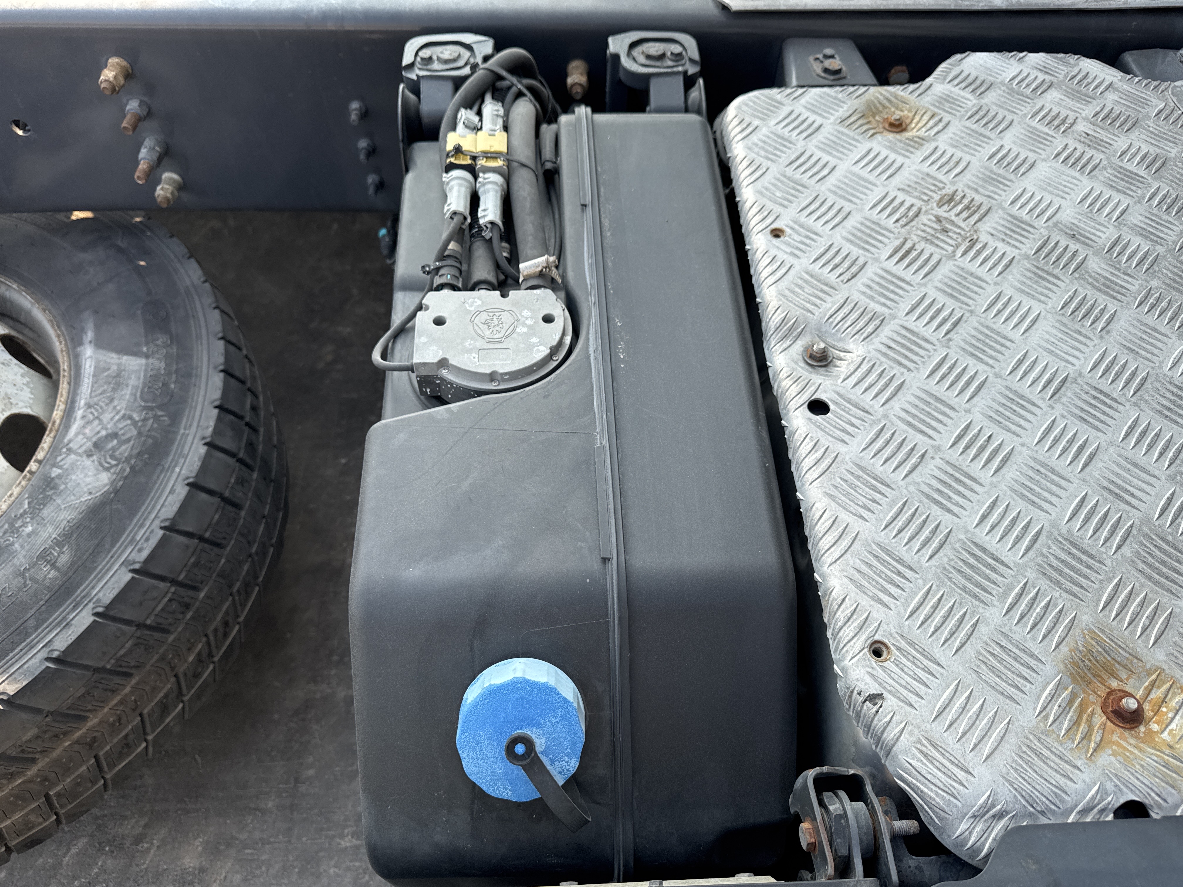 PMT-002-Scania-R410-Trailer-trucks-inspection-Engine-Adblue-tank-2