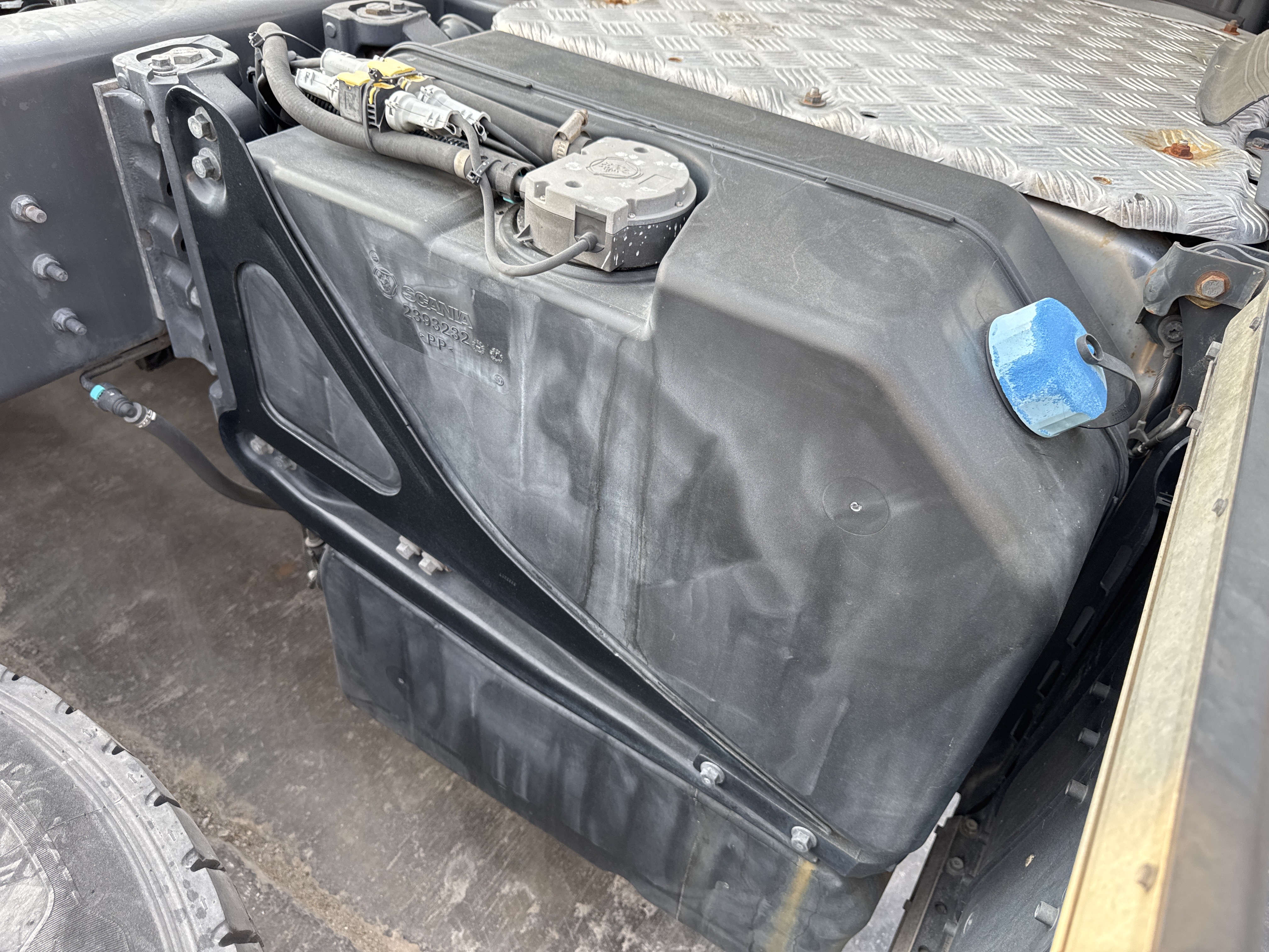 PMT-002-Scania-R410-Trailer-trucks-inspection-Engine-Adblue-tank-2