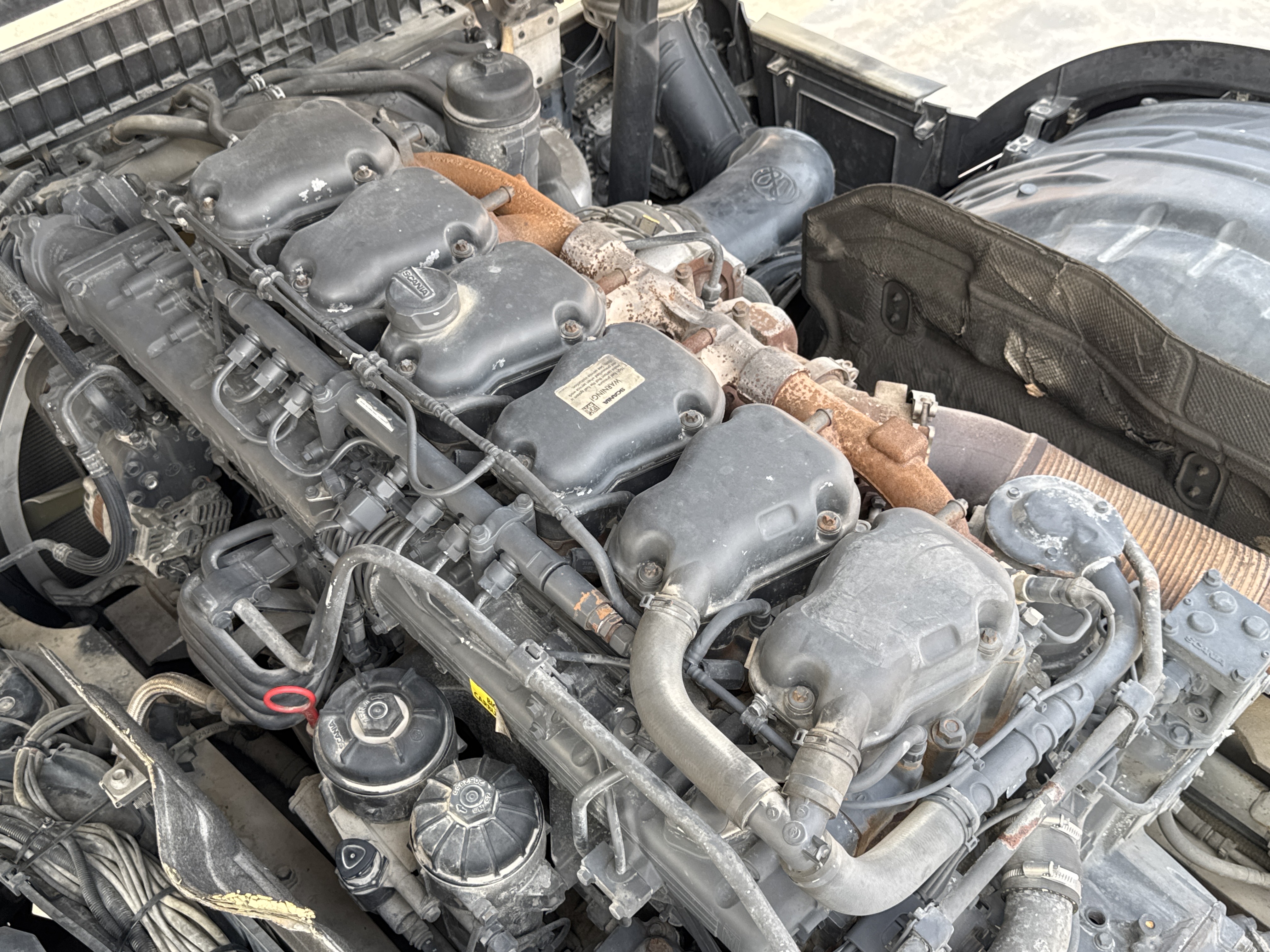 PMT-002-Scania-R410-Trailer-trucks-inspection-Engine-Engine-oil-leaks-2