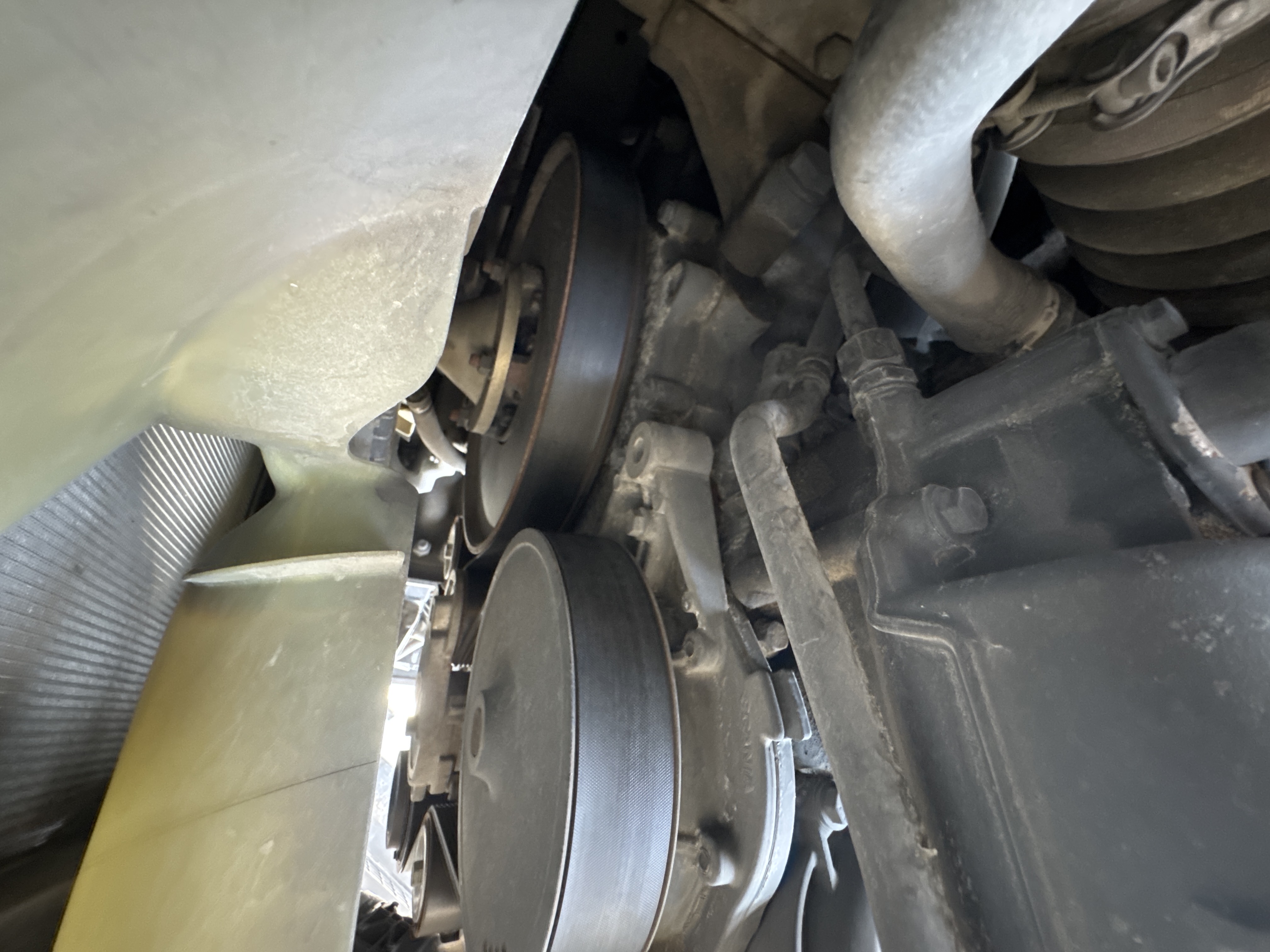 PMT-002-Scania-R410-Trailer-trucks-inspection-Engine-Engine-oil-leaks-2