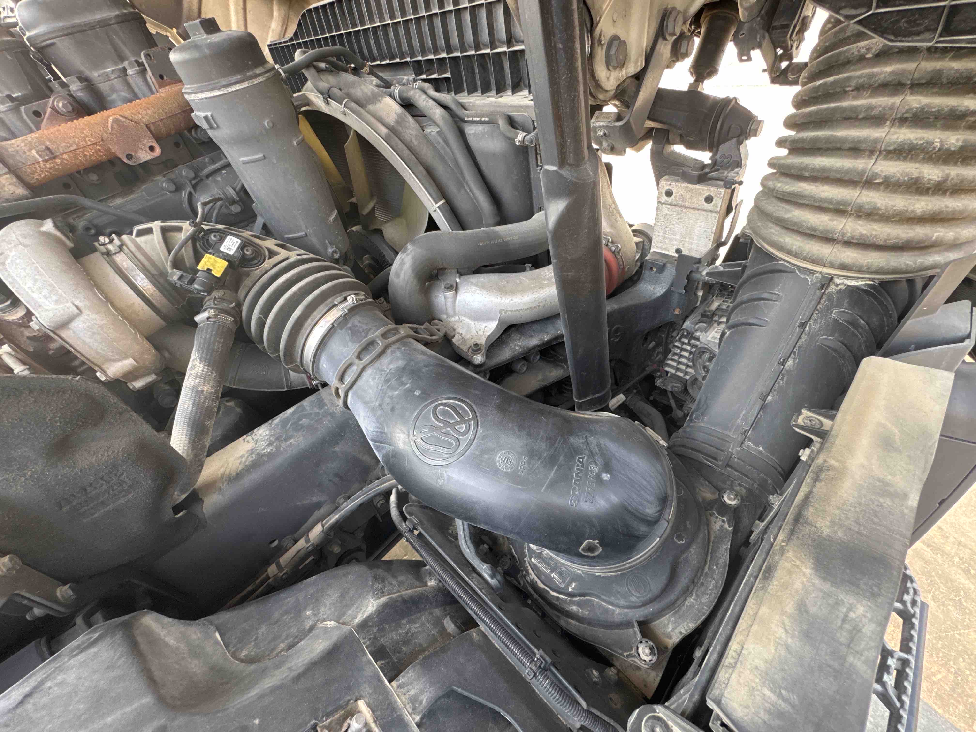 PMT-002-Scania-R410-Trailer-trucks-inspection-Engine-Air-intake-system-2