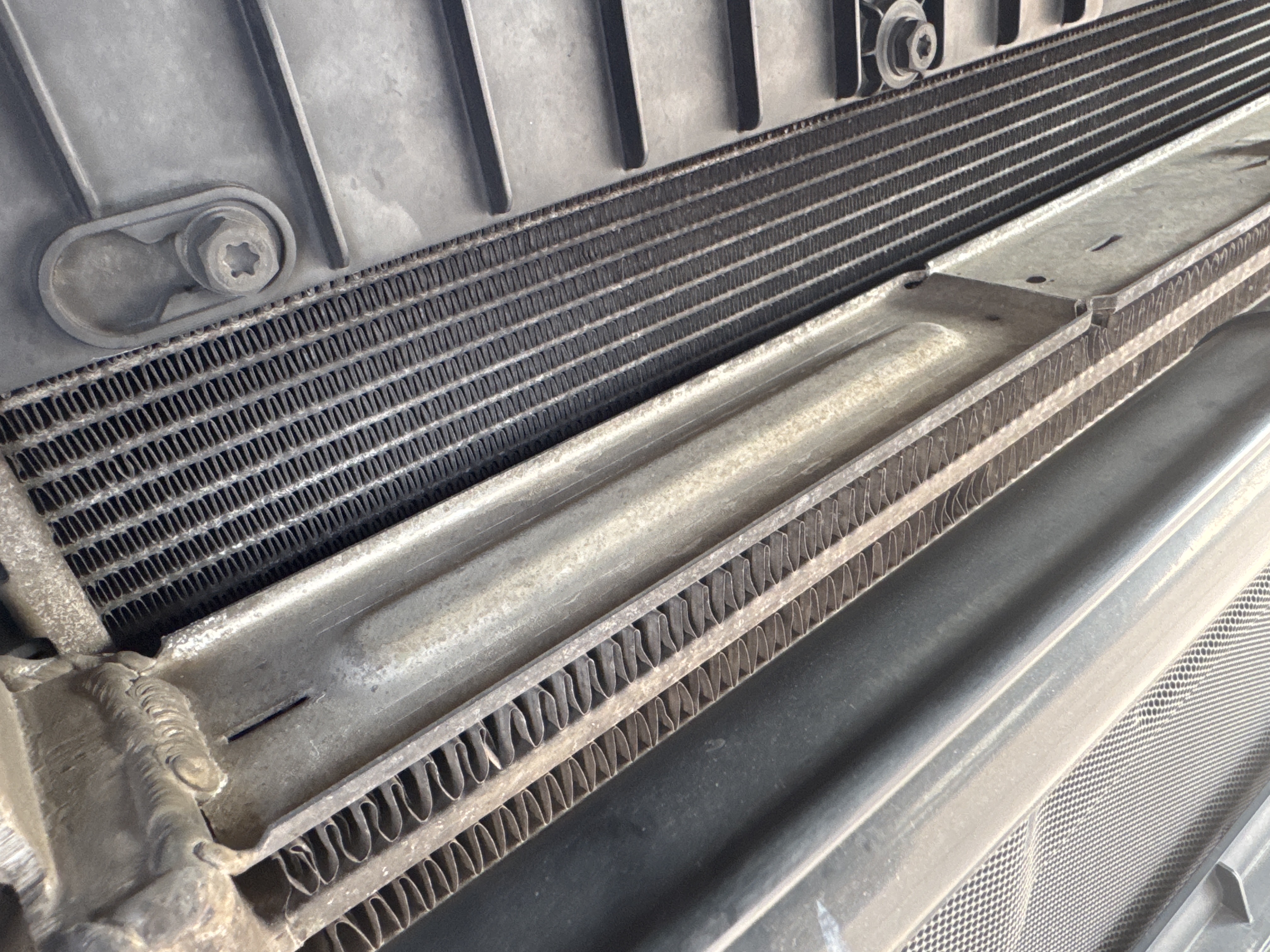 PMT-002-Scania-R410-Trailer-trucks-inspection-Engine-Radiator,-condenser,-intercooler,-hydraulic-cooler-2