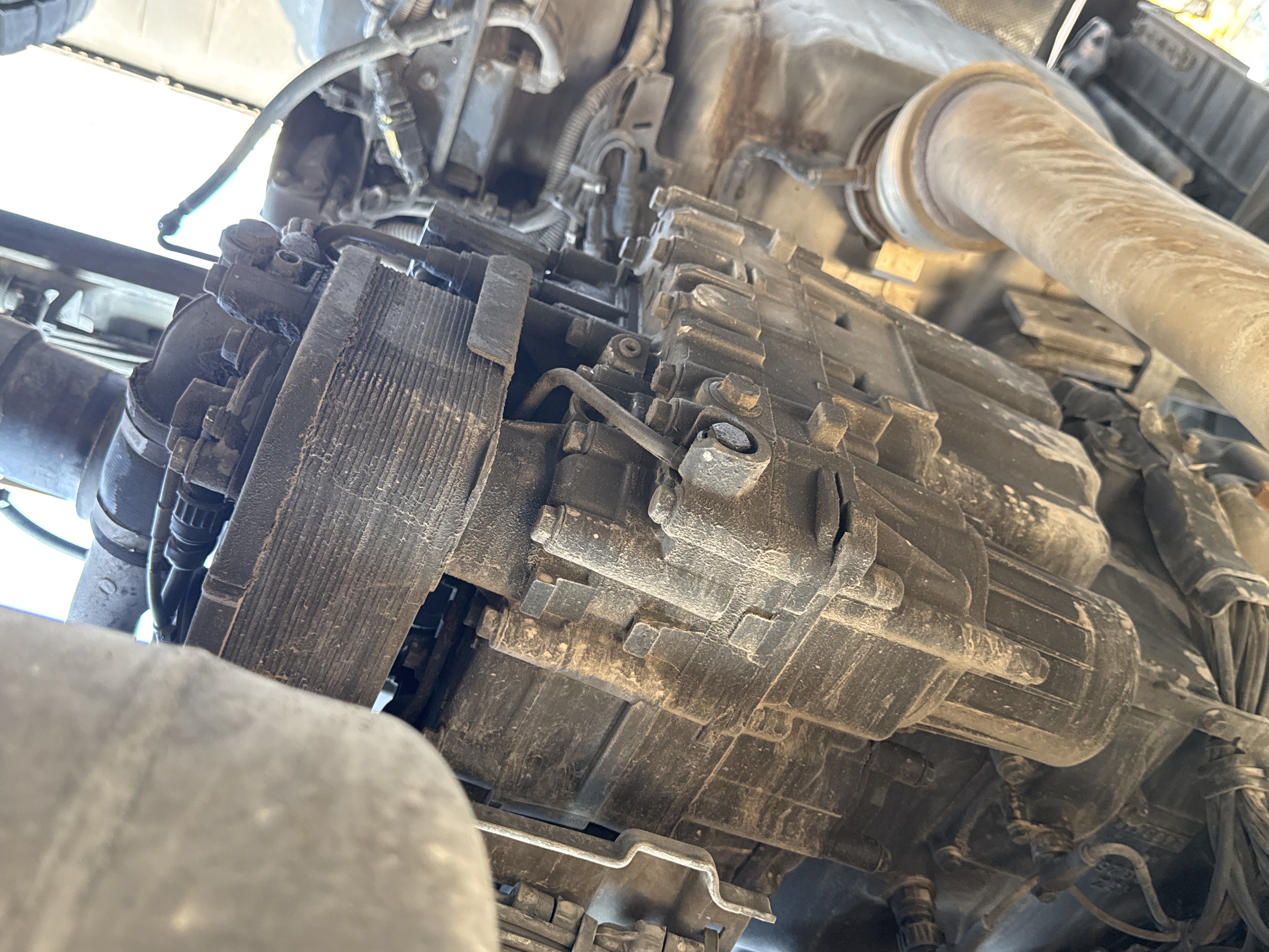 PMT-002-Scania-R410-Trailer-trucks-inspection-Drive-system-Transmission-case-2