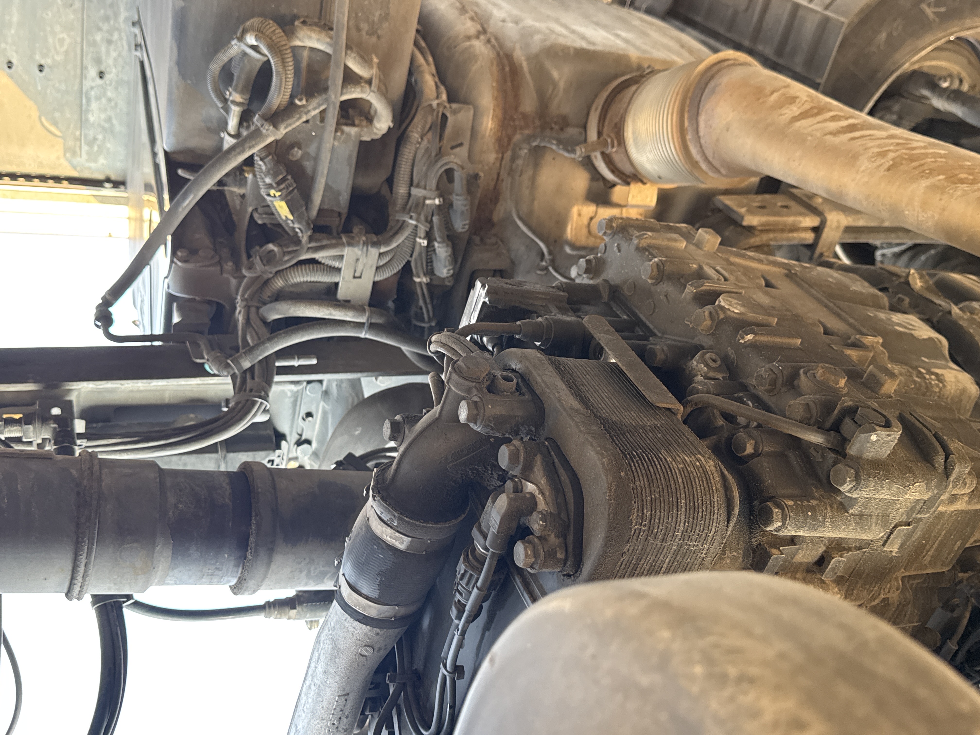 PMT-002-Scania-R410-Trailer-trucks-inspection-Drive-system-Transmission-case-2