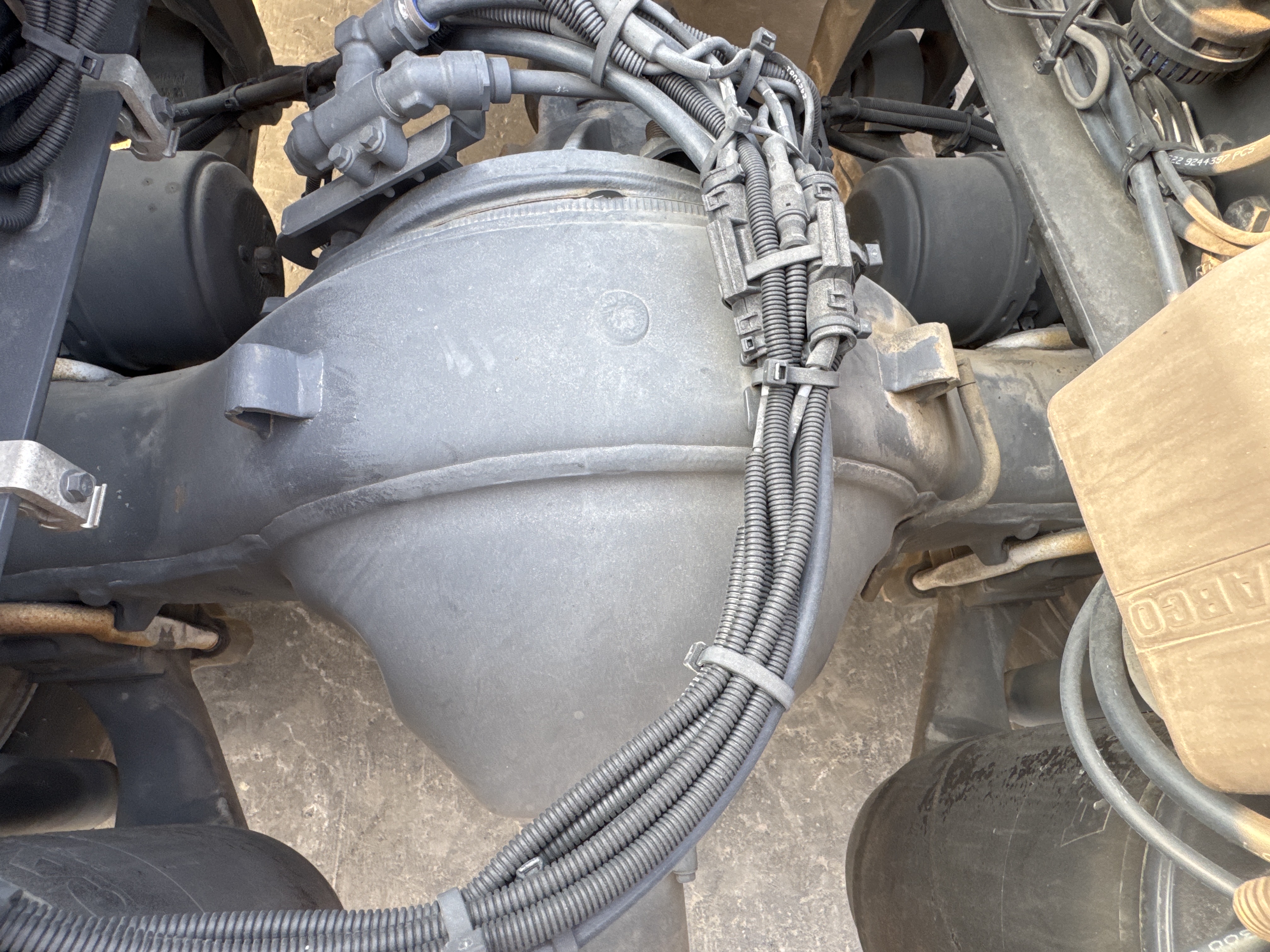PMT-002-Scania-R410-Trailer-trucks-inspection-Drive-system-Axle-housing-2