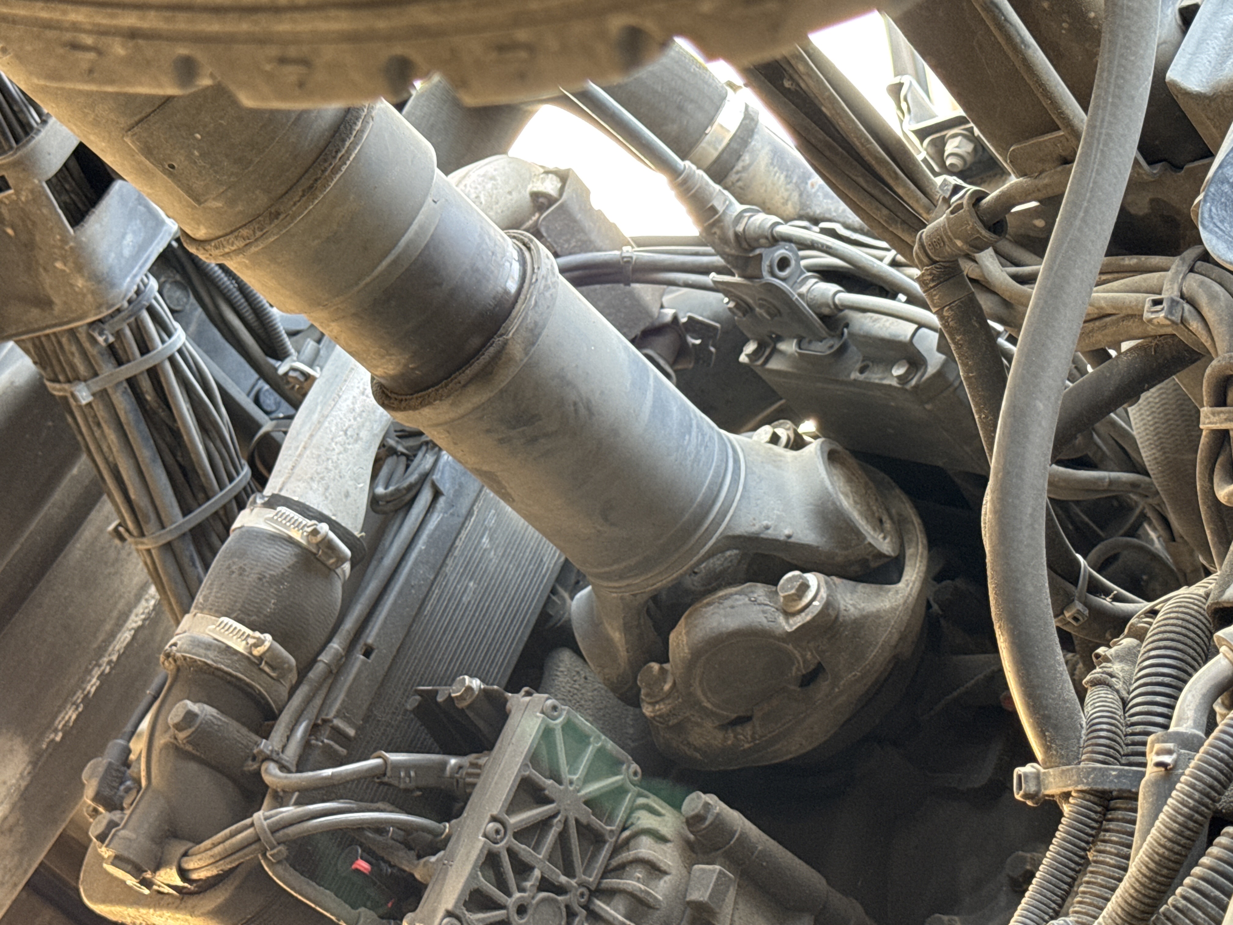 PMT-002-Scania-R410-Trailer-trucks-inspection-Drive-system-Propeller-shaft-2