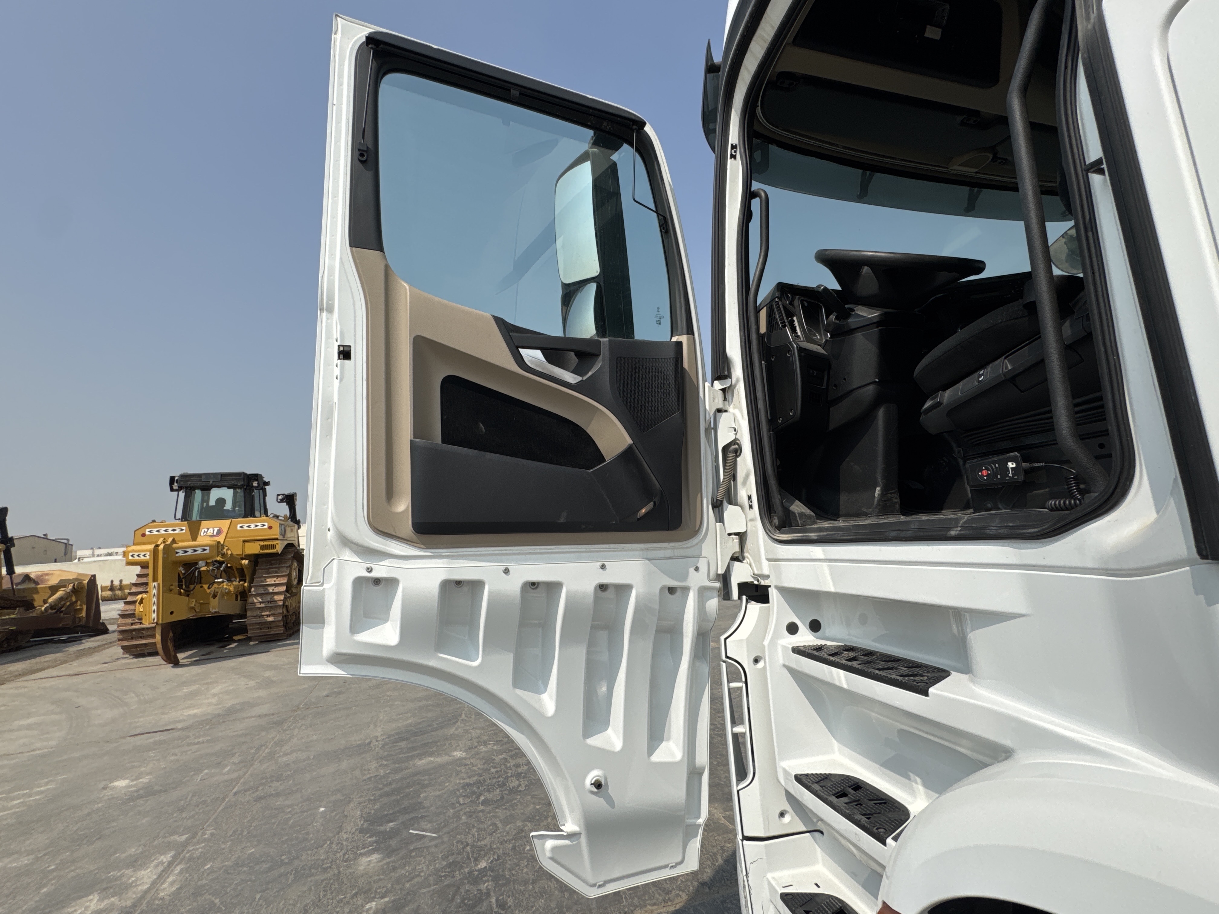 PMT-001-Mercedes-Benz-Actros-1845-Trailer-trucks-inspection-Structure-Doors-2