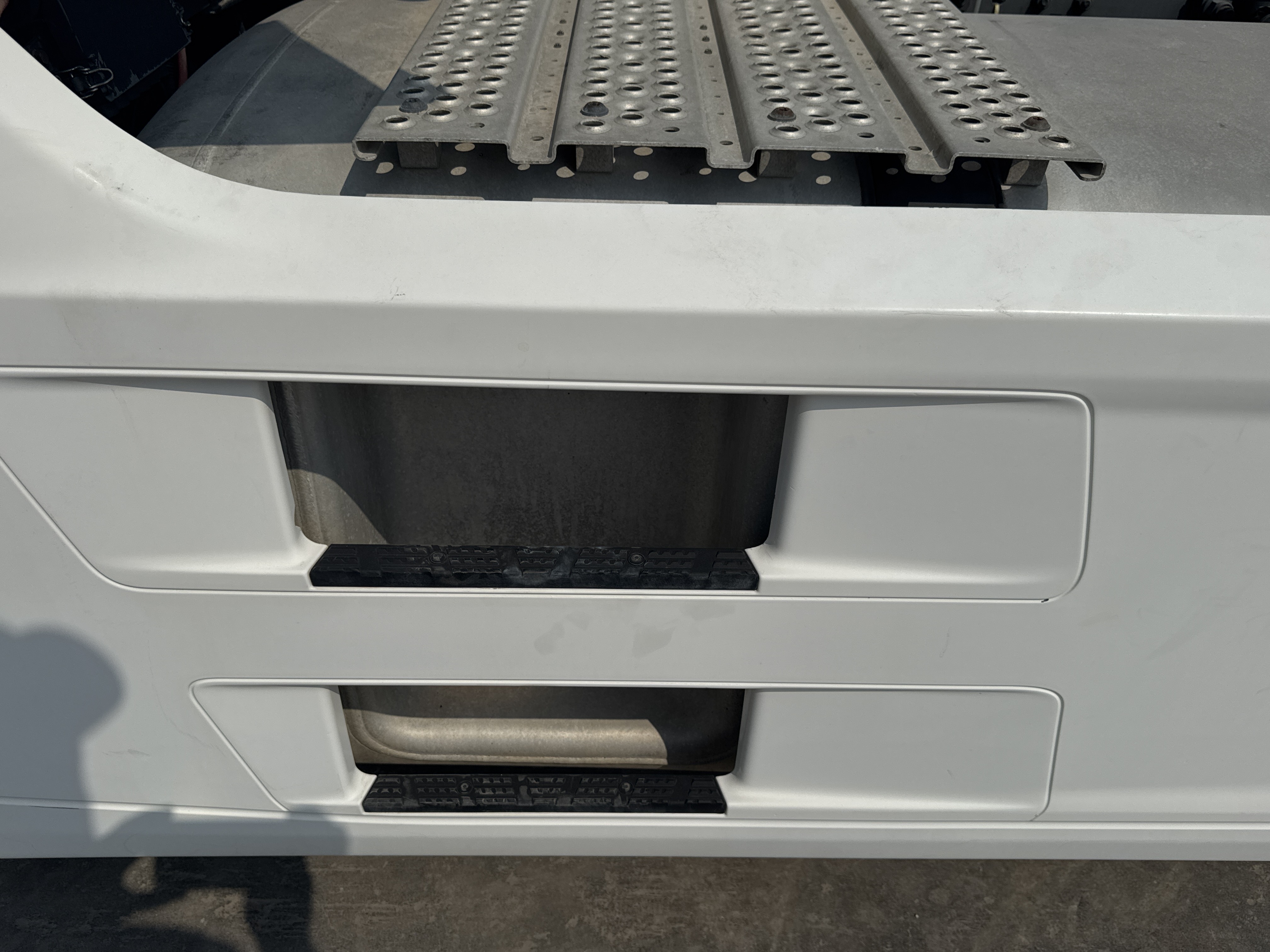 PMT-001-Mercedes-Benz-Actros-1845-Trailer-trucks-inspection-Structure-Steps/ladders-2