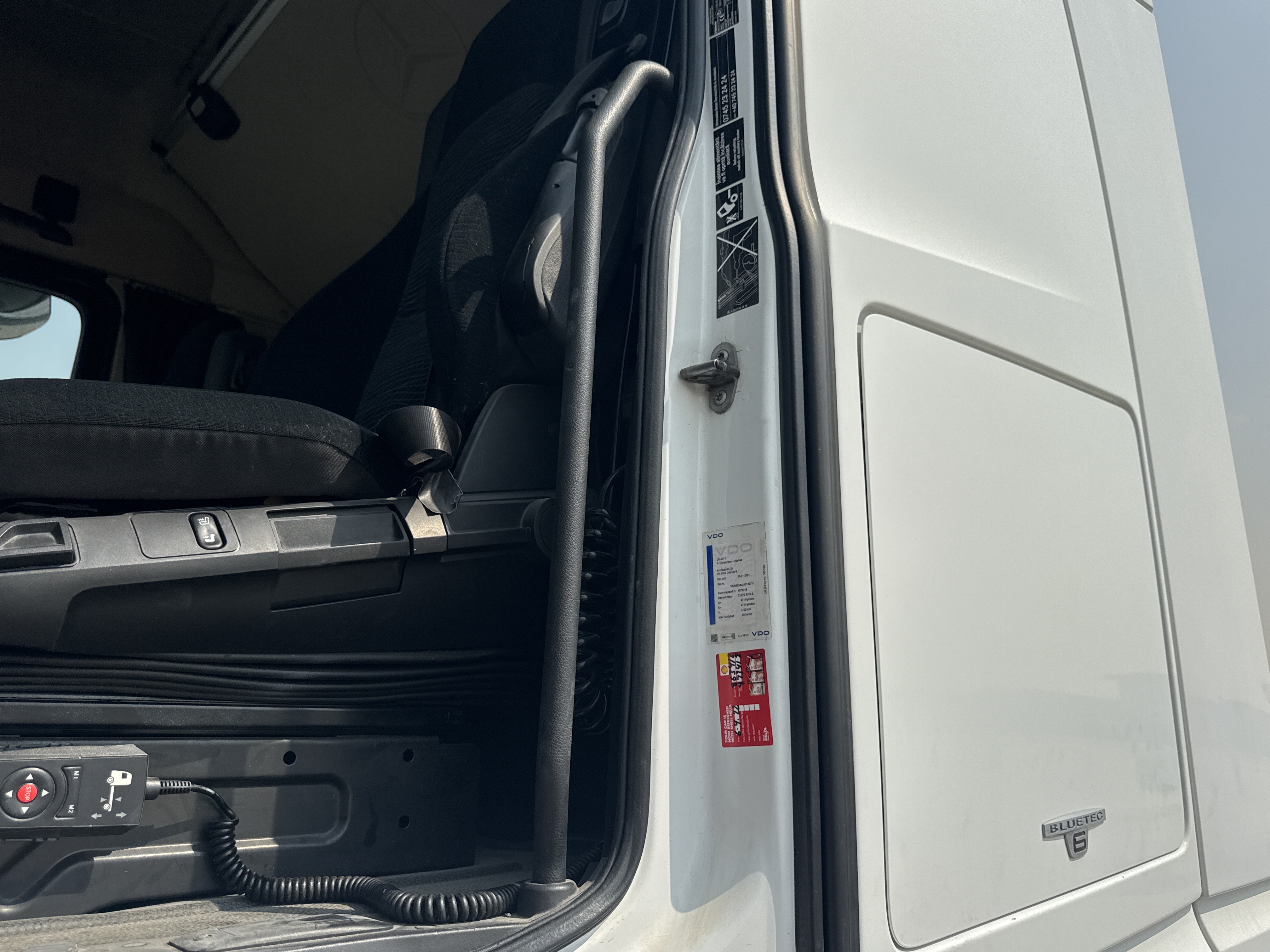 PMT-001-Mercedes-Benz-Actros-1845-Trailer-trucks-inspection-Structure-Handrails-2