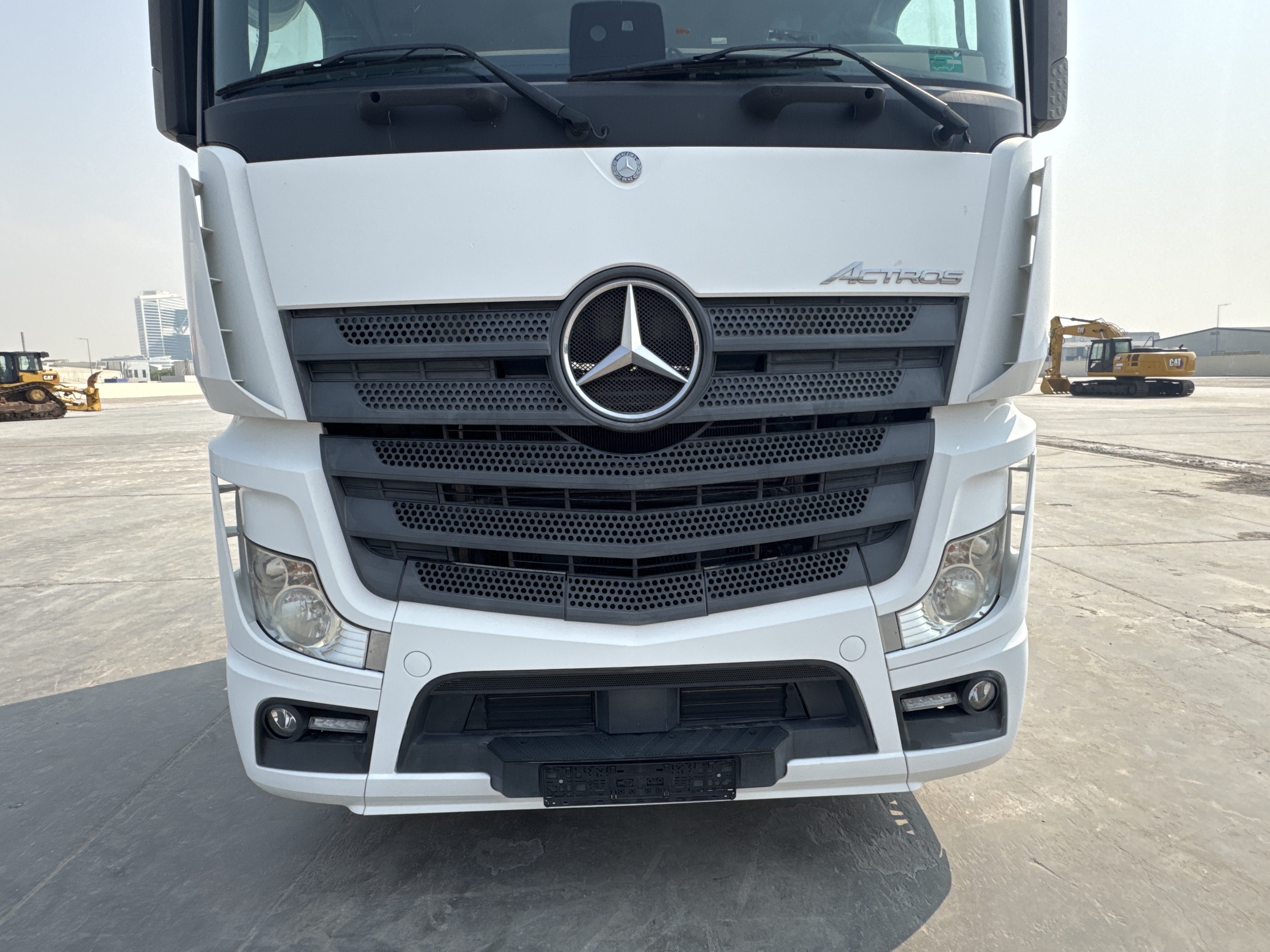 PMT-001-Mercedes-Benz-Actros-1845-Trailer-trucks-inspection-Structure-Sheet-metal-(fiberglass)-2