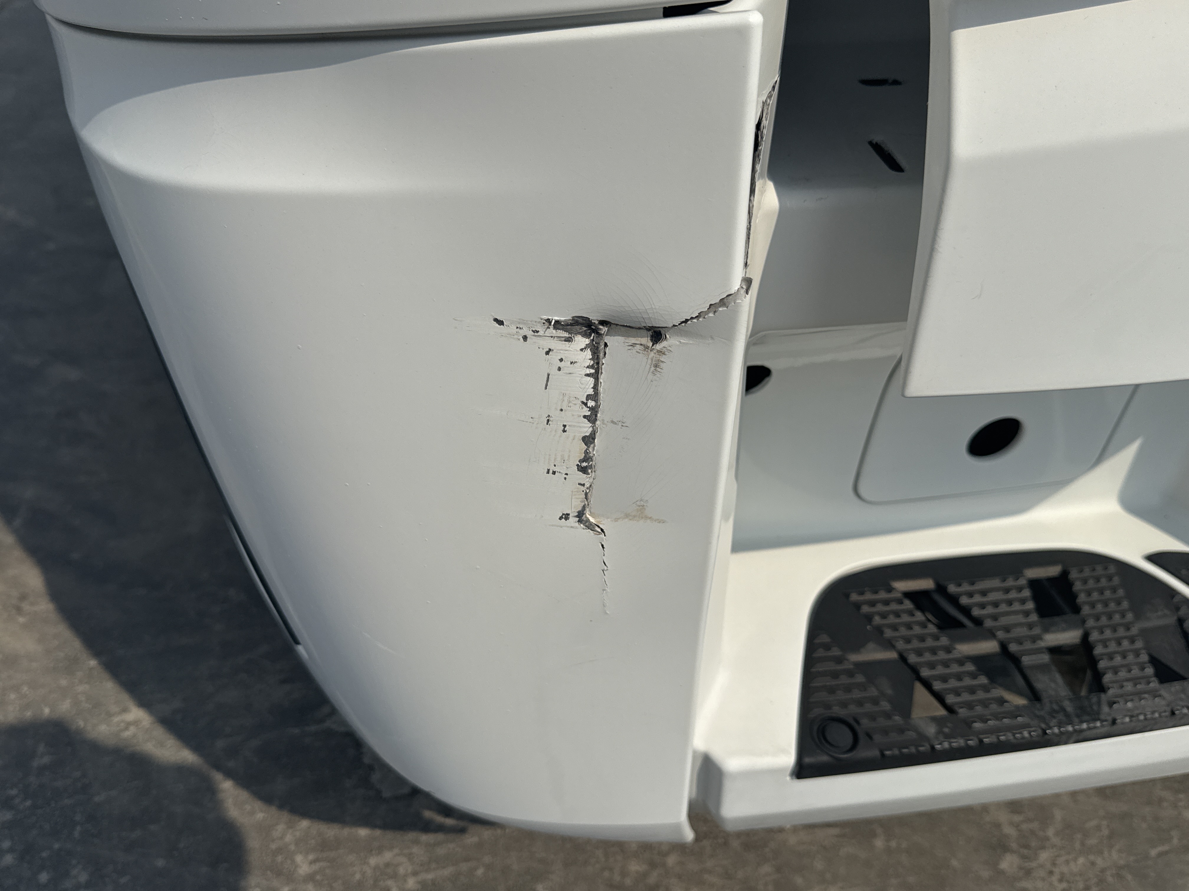PMT-001-Mercedes-Benz-Actros-1845-Trailer-trucks-inspection-Structure-Sheet-metal-(fiberglass)-2