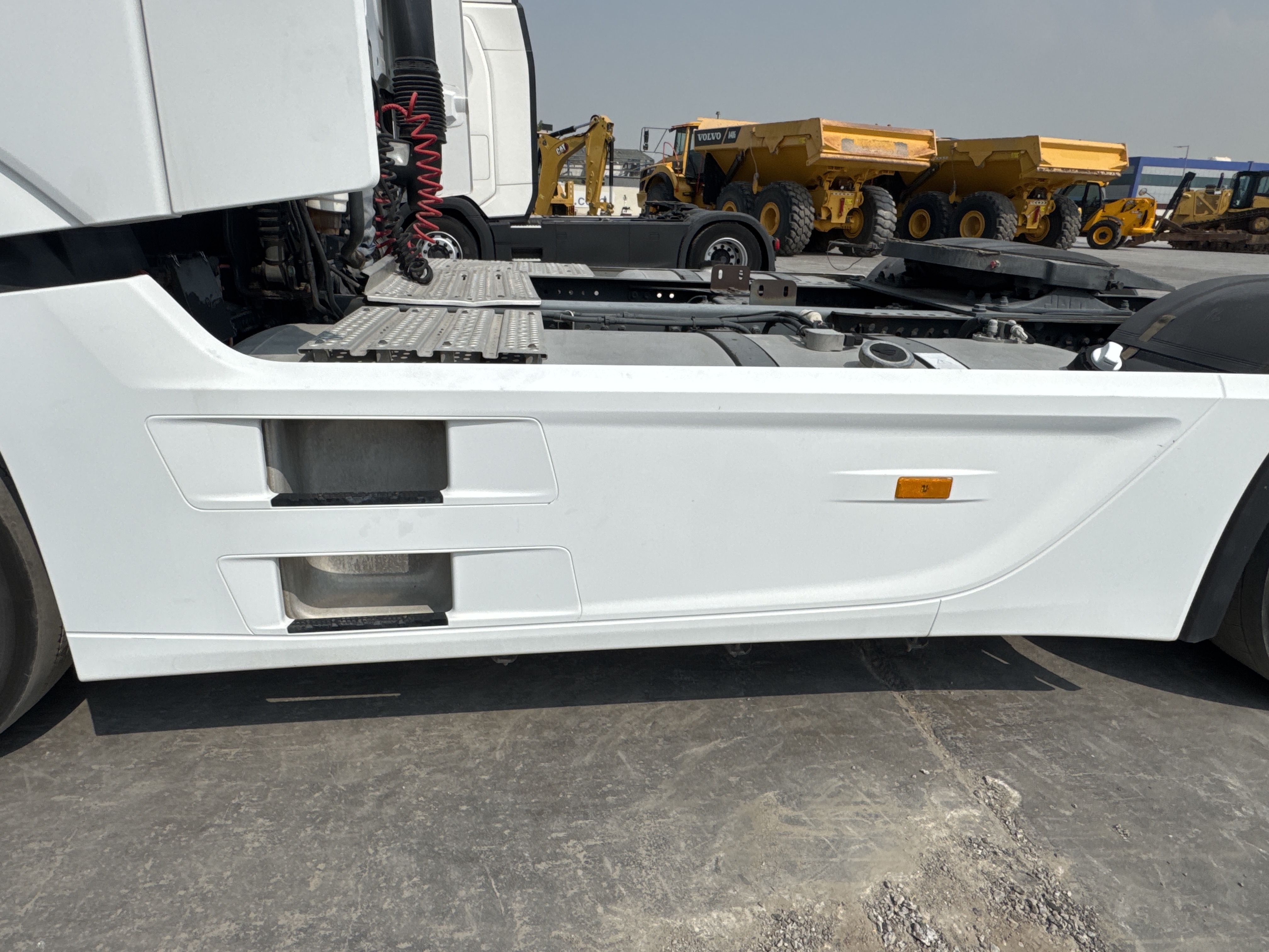 PMT-001-Mercedes-Benz-Actros-1845-Trailer-trucks-inspection-Structure-Sheet-metal-(fiberglass)-2