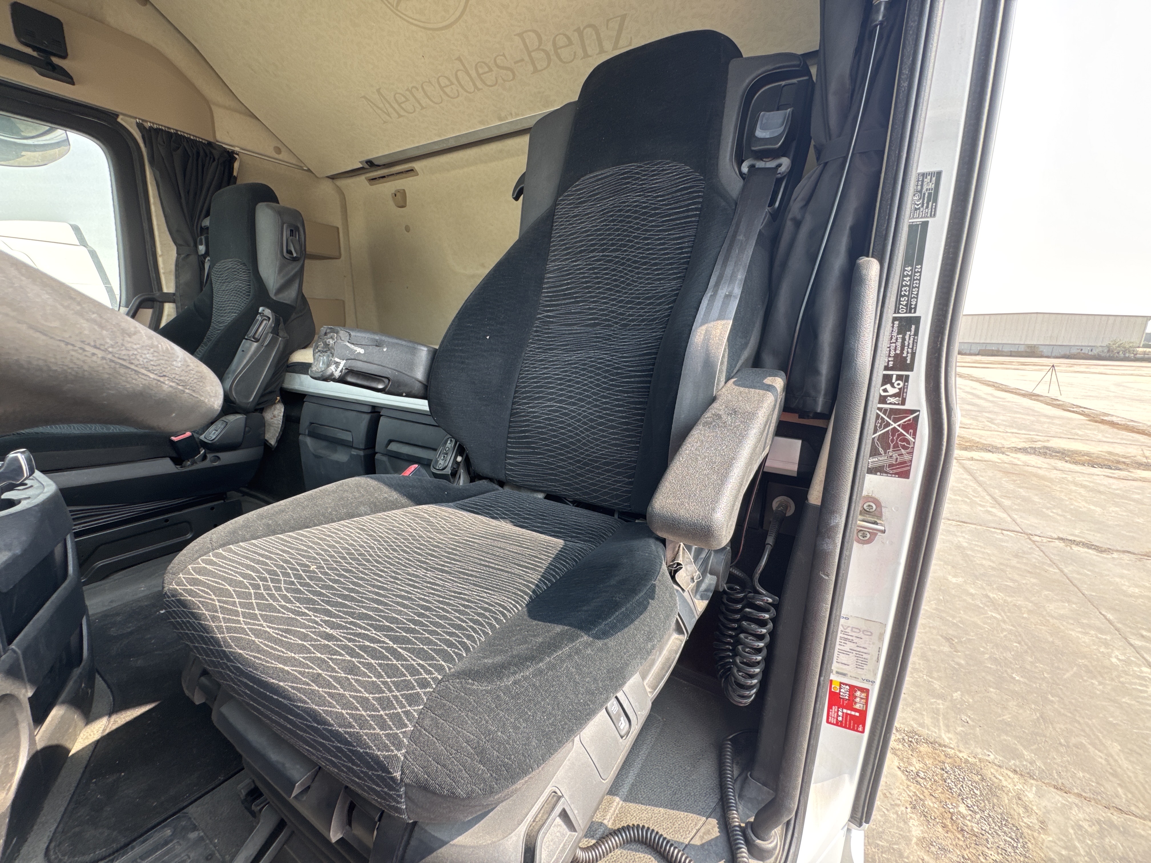 PMT-001-Mercedes-Benz-Actros-1845-Trailer-trucks-inspection-Cabin-Seats/armrests-2
