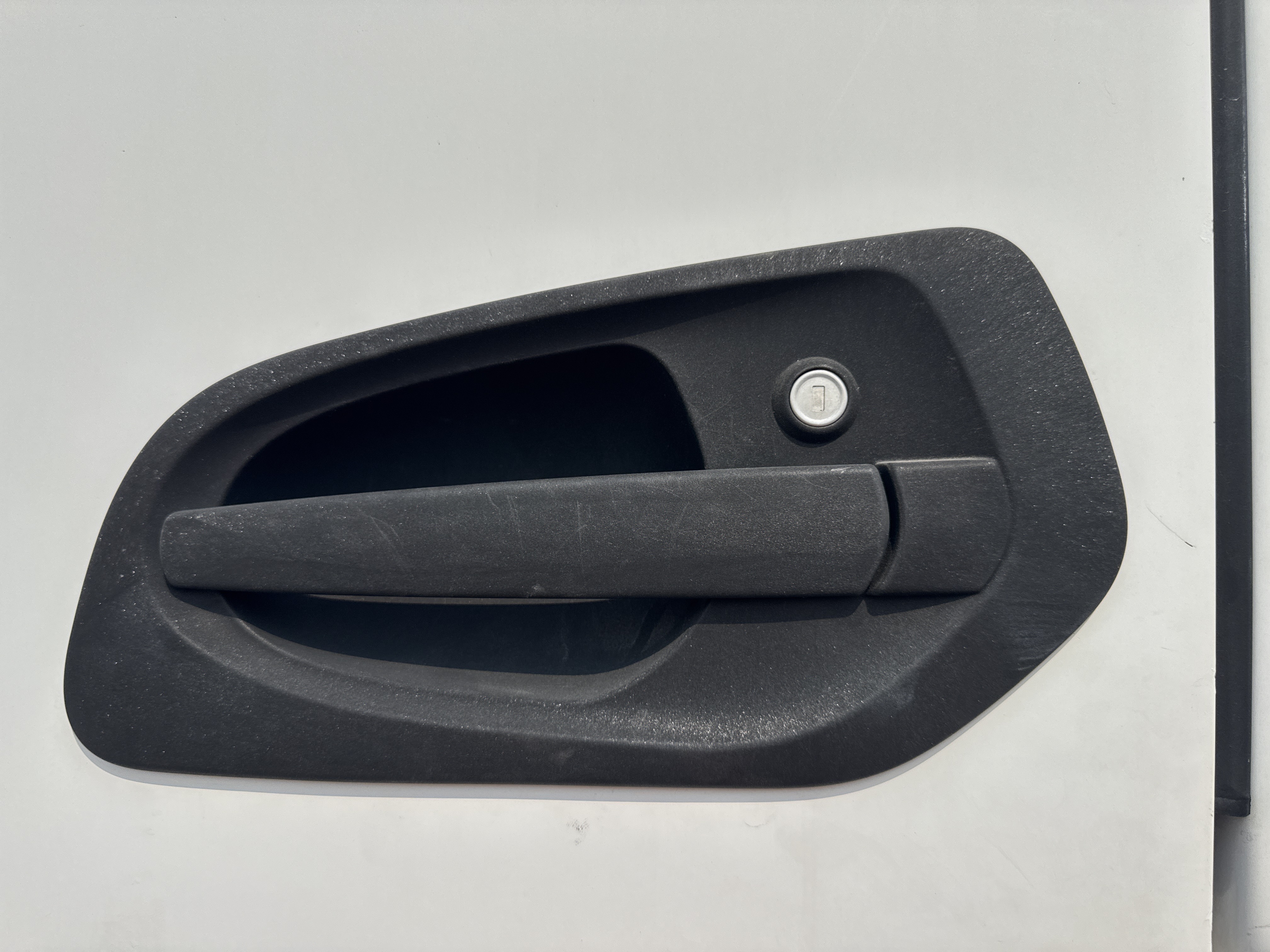 PMT-001-Mercedes-Benz-Actros-1845-Trailer-trucks-inspection-Cabin-Door-handles-2