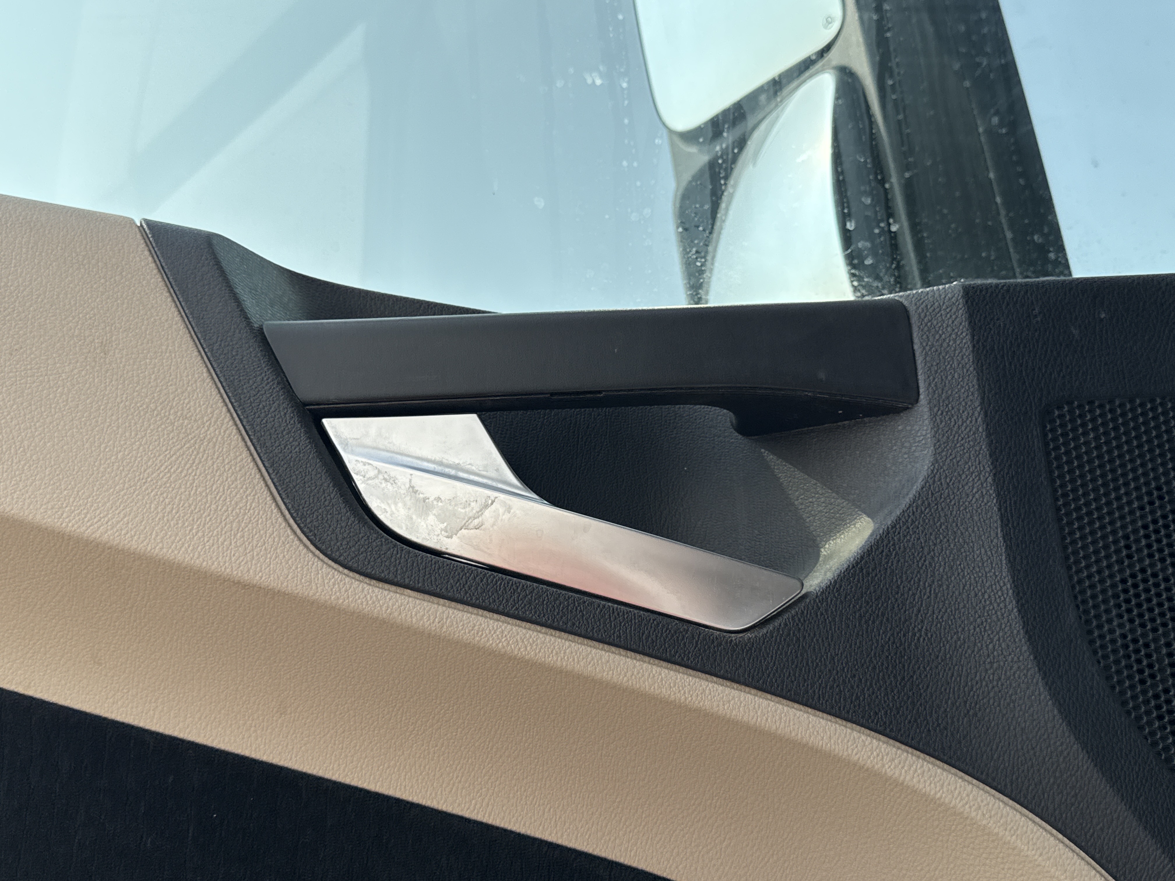 PMT-001-Mercedes-Benz-Actros-1845-Trailer-trucks-inspection-Cabin-Door-handles-2