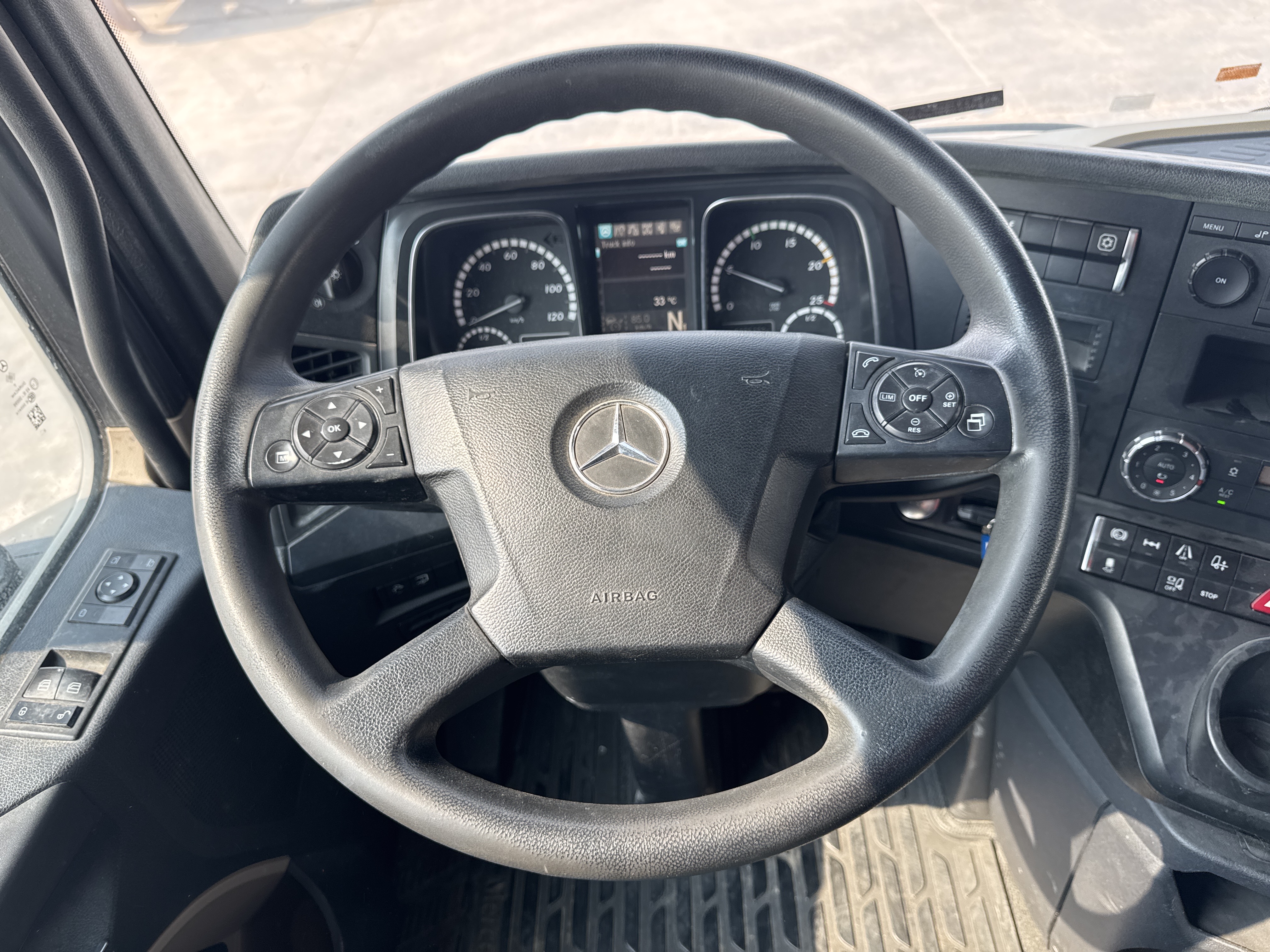 PMT-001-Mercedes-Benz-Actros-1845-Trailer-trucks-inspection-Cabin-Steering-controls-2