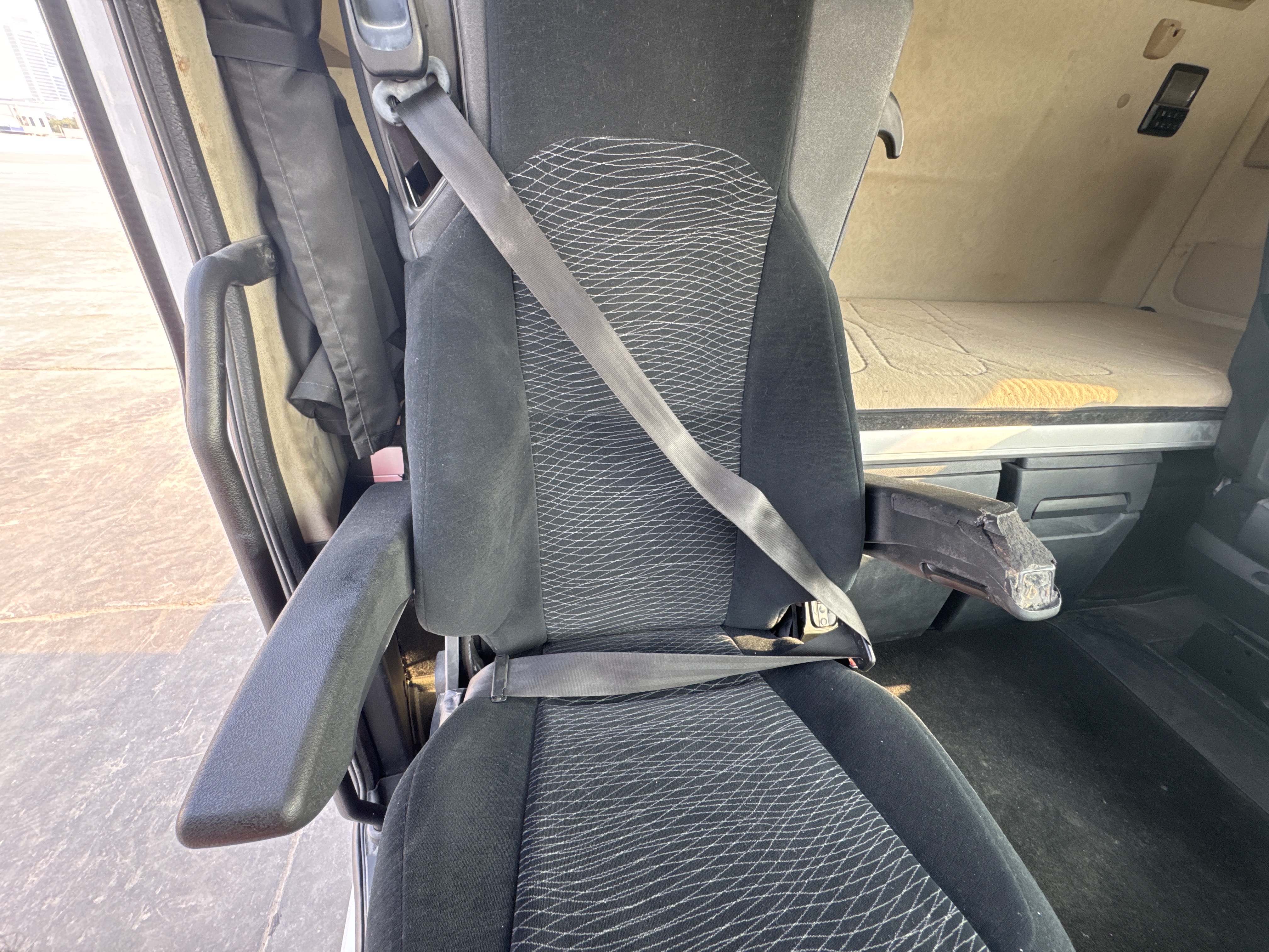 PMT-001-Mercedes-Benz-Actros-1845-Trailer-trucks-inspection-Safety-Seat-belts-2