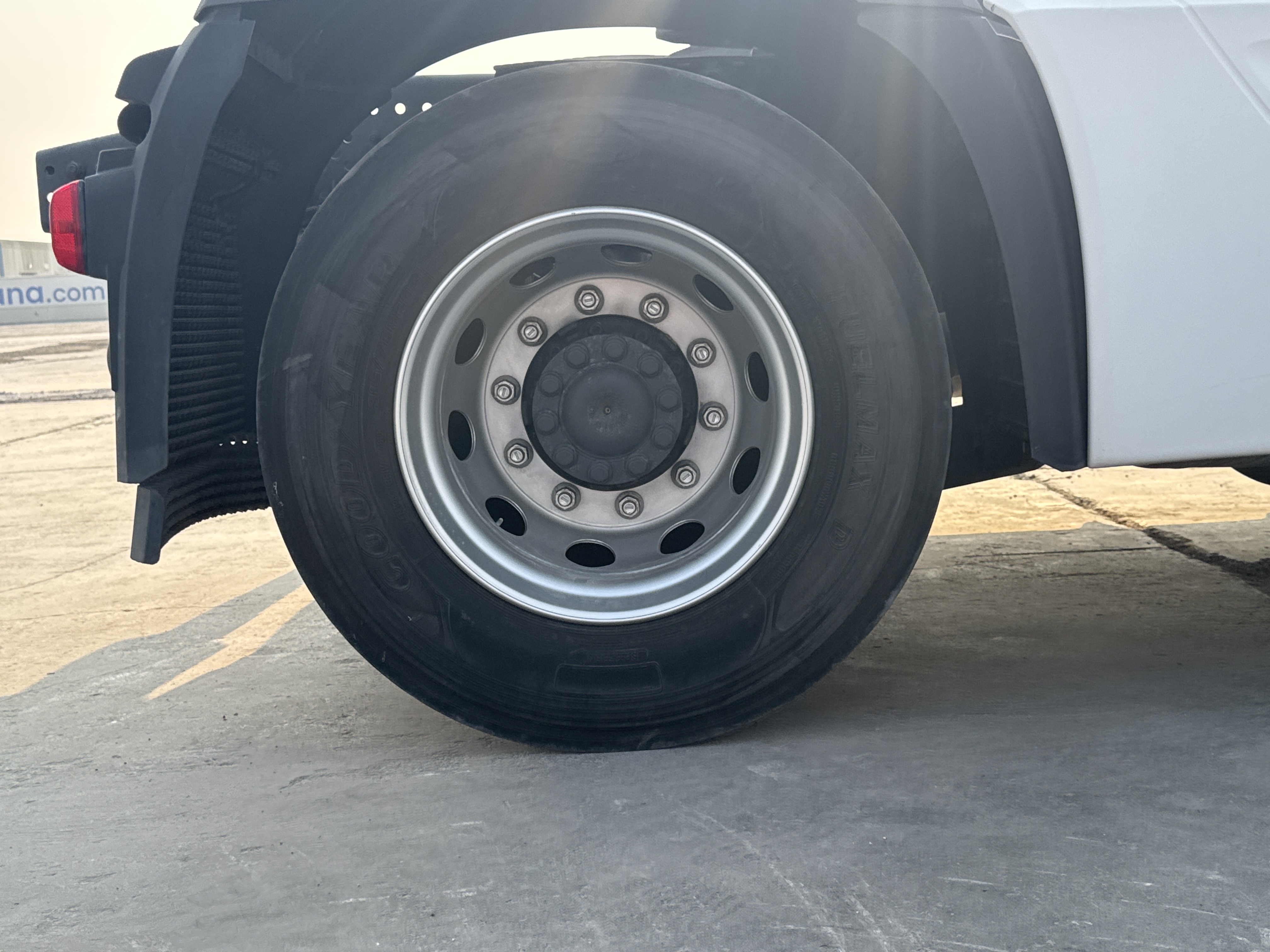 PMT-001-Mercedes-Benz-Actros-1845-Trailer-trucks-inspection-Chassis-Right-rear-tire-/-wheel-hub---condition-2