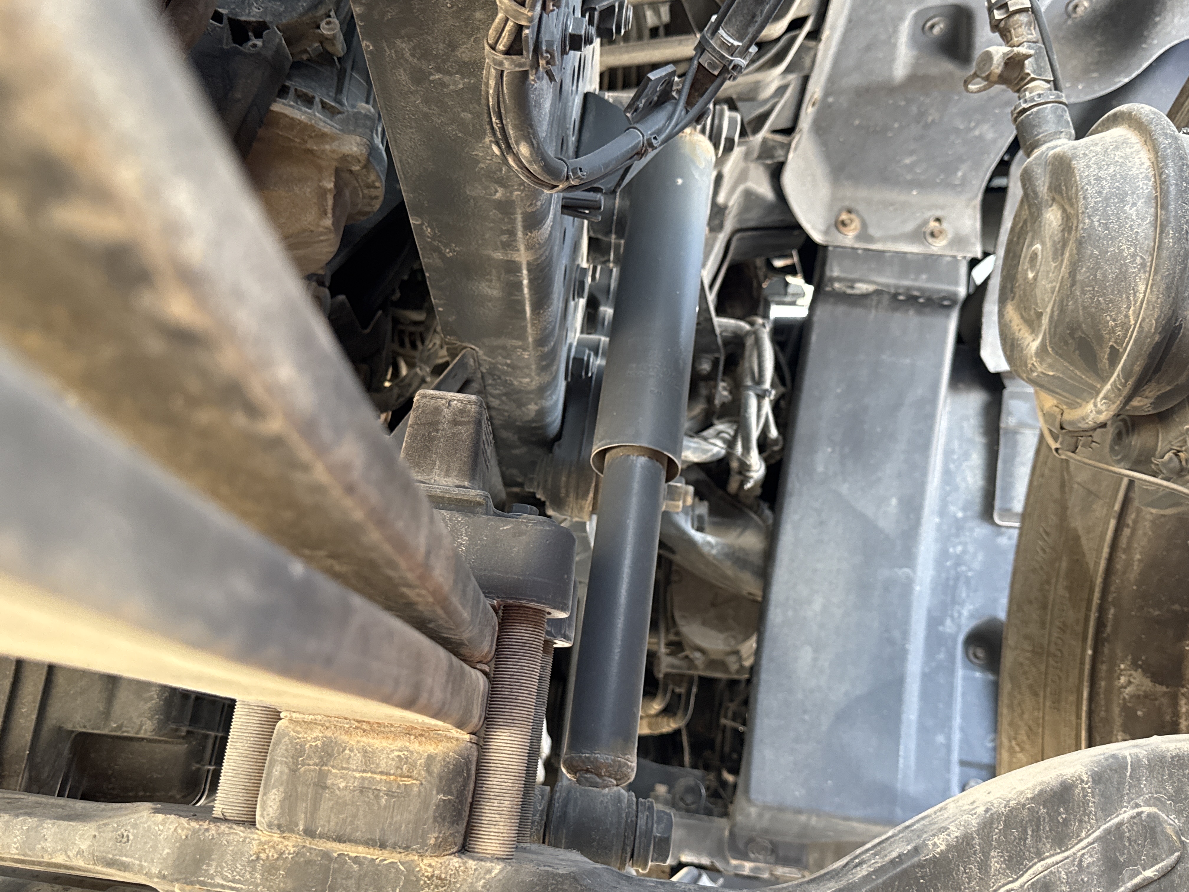 PMT-001-Mercedes-Benz-Actros-1845-Trailer-trucks-inspection-Chassis-Front-suspension-2