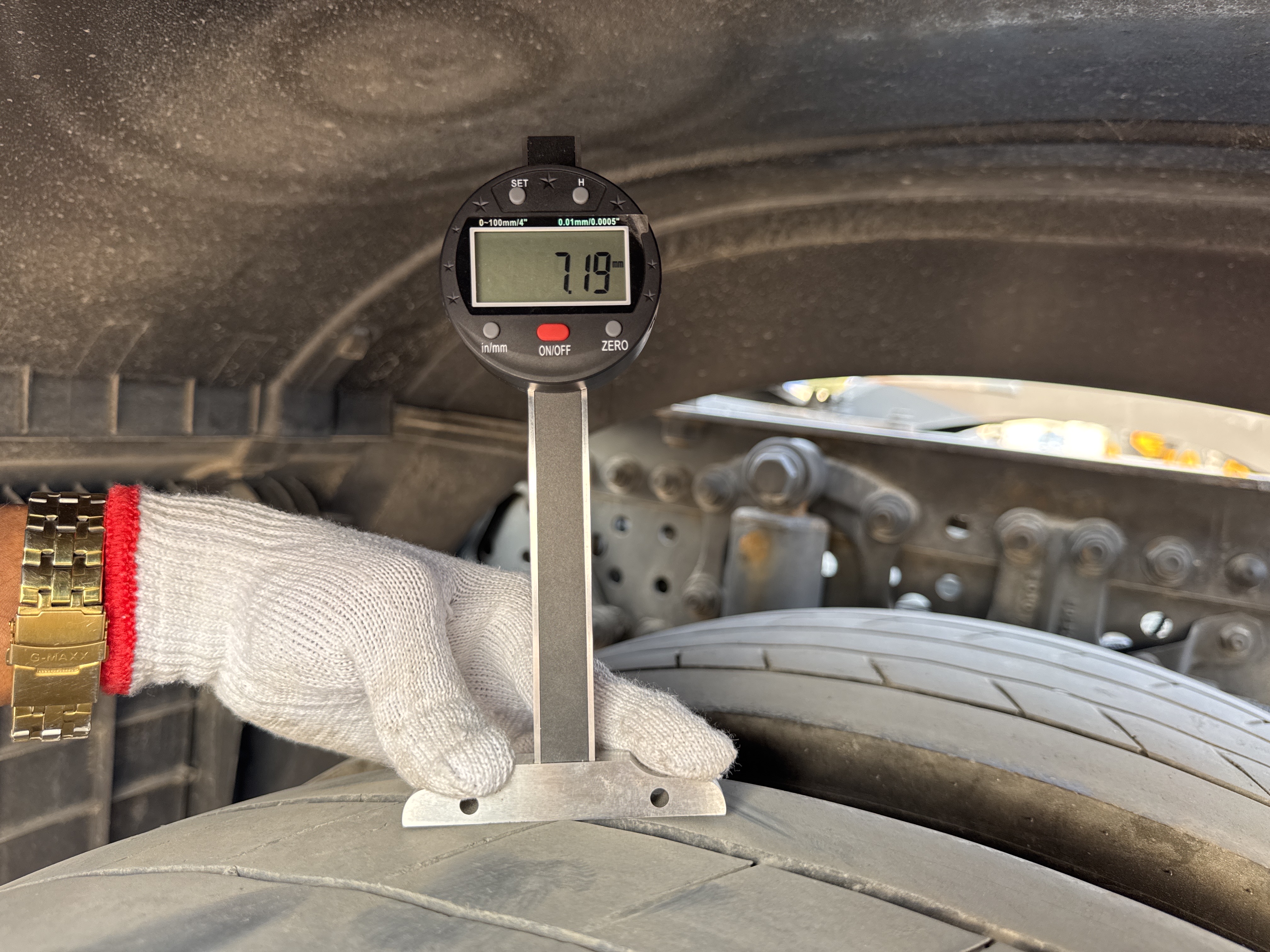 PMT-001-Mercedes-Benz-Actros-1845-Trailer-trucks-inspection-Chassis-Left-rear-tire---tread-depth-2