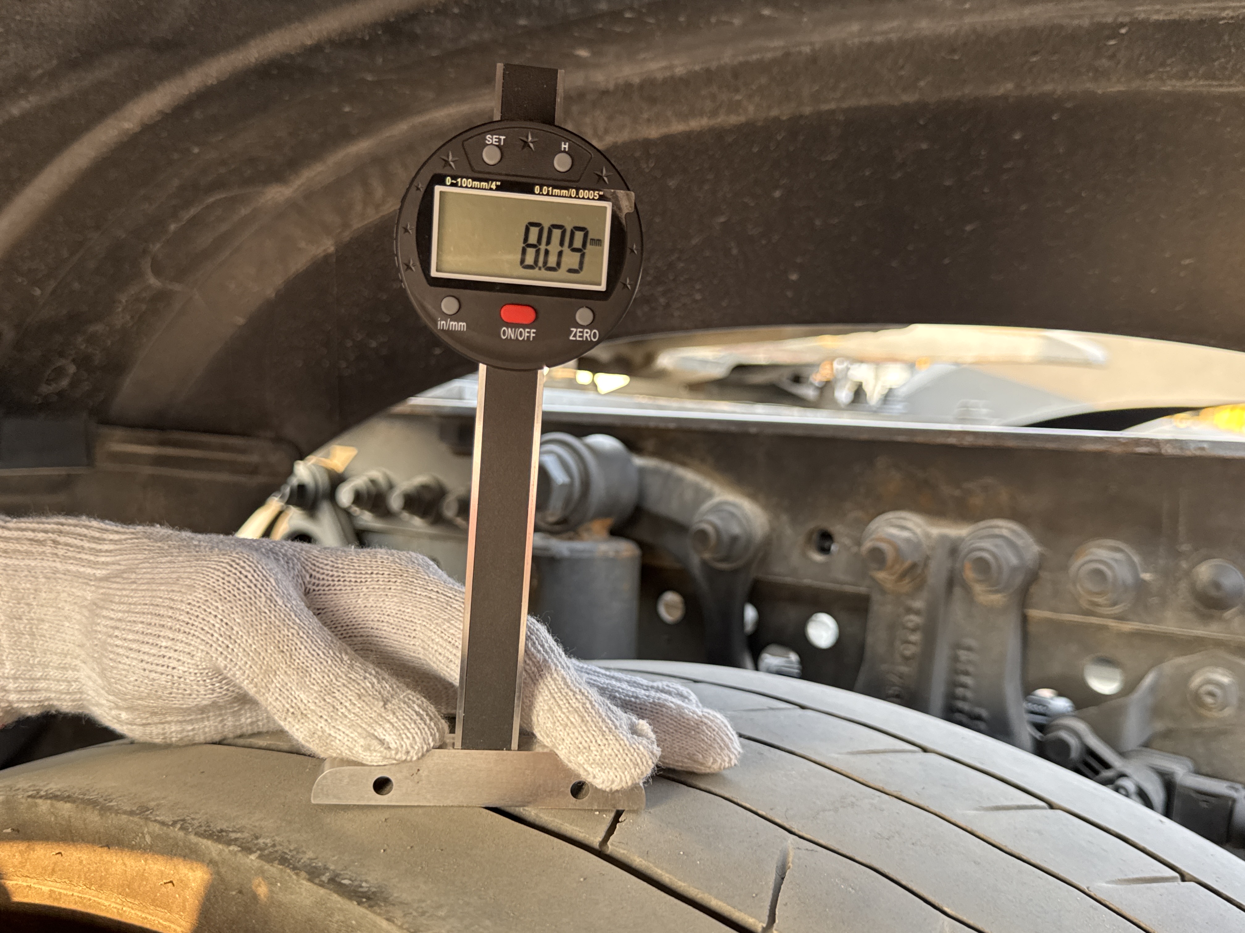 PMT-001-Mercedes-Benz-Actros-1845-Trailer-trucks-inspection-Chassis-Left-rear-tire---tread-depth-2