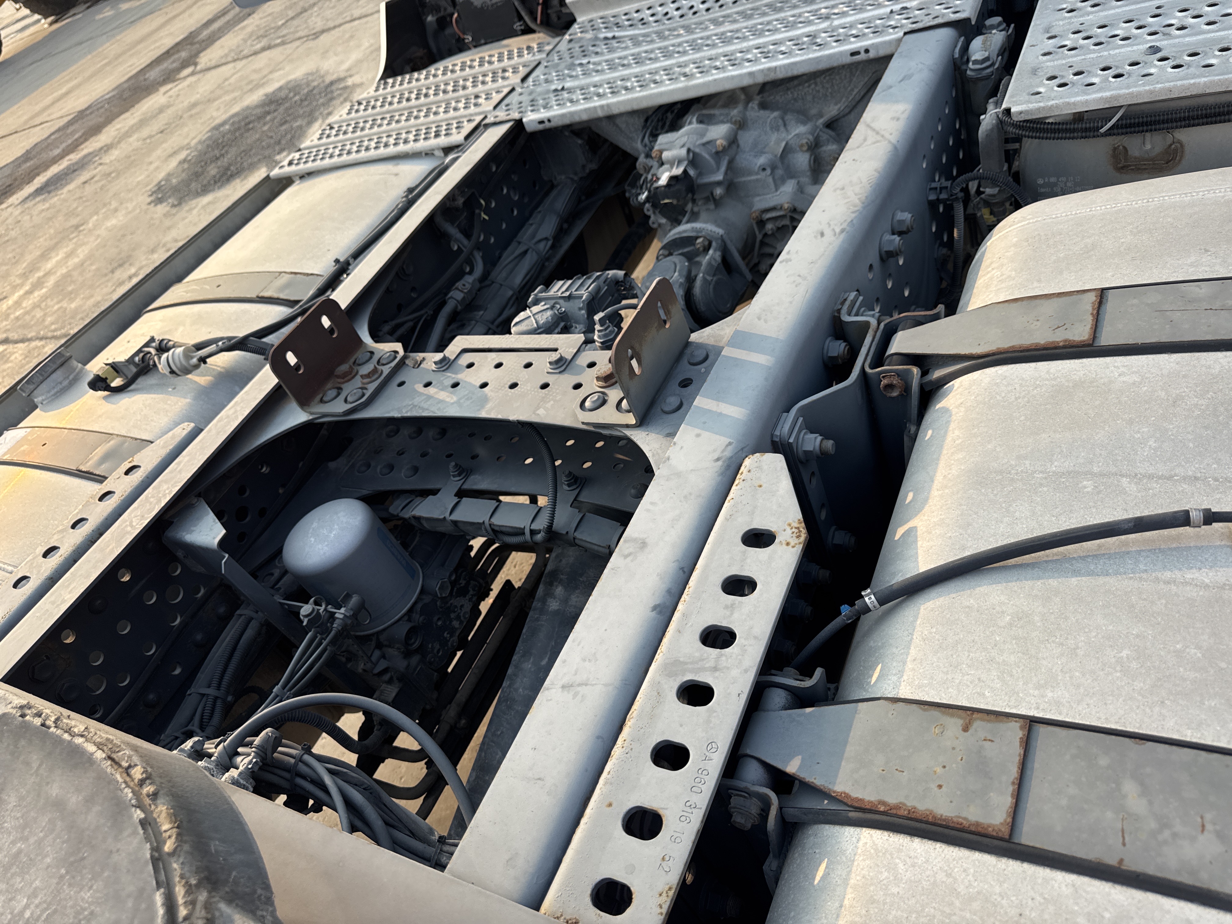 PMT-001-Mercedes-Benz-Actros-1845-Trailer-trucks-inspection-Chassis-Frame-condition-2