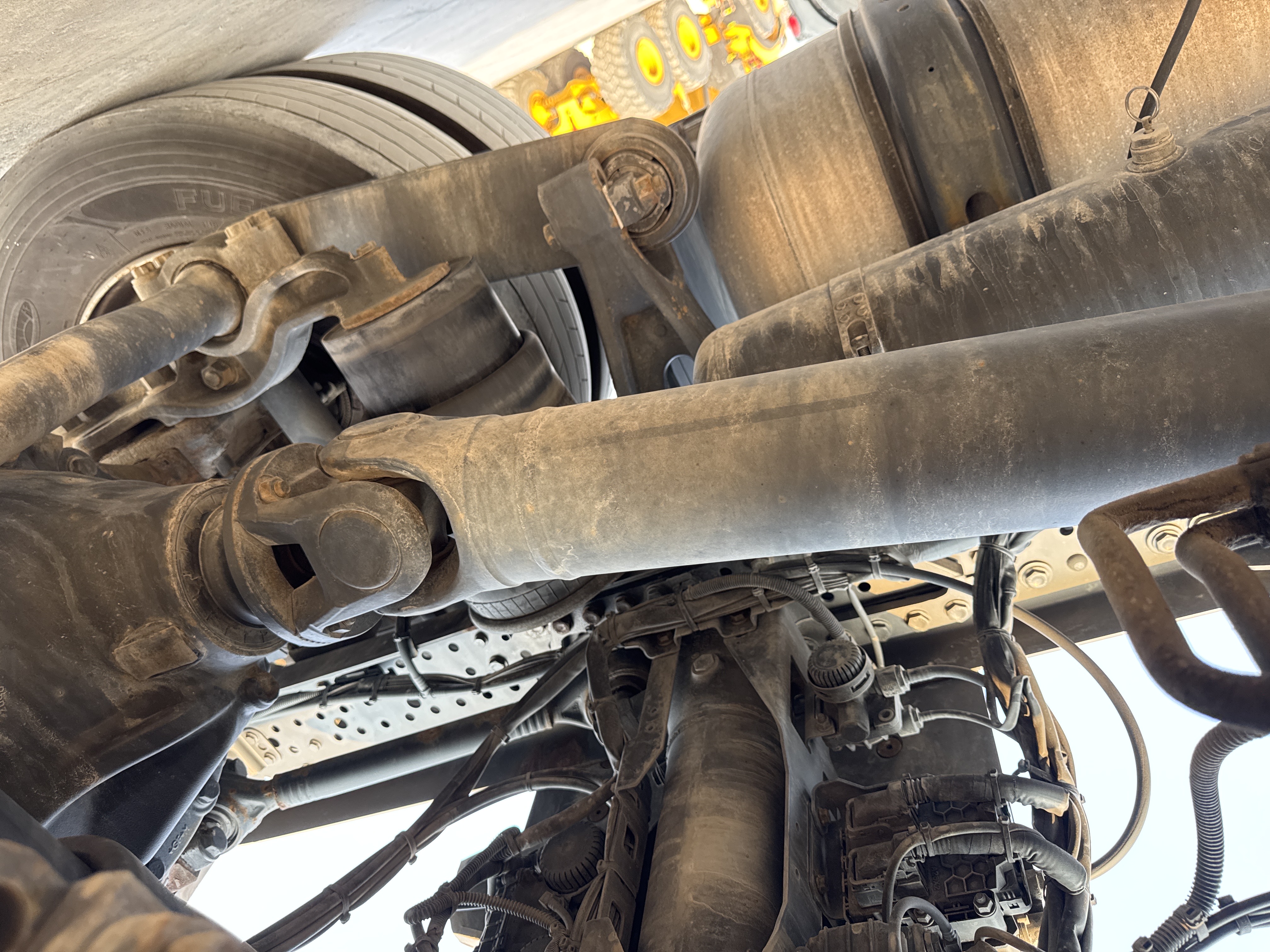PMT-001-Mercedes-Benz-Actros-1845-Trailer-trucks-inspection-Drive-system-Propeller-shaft-2