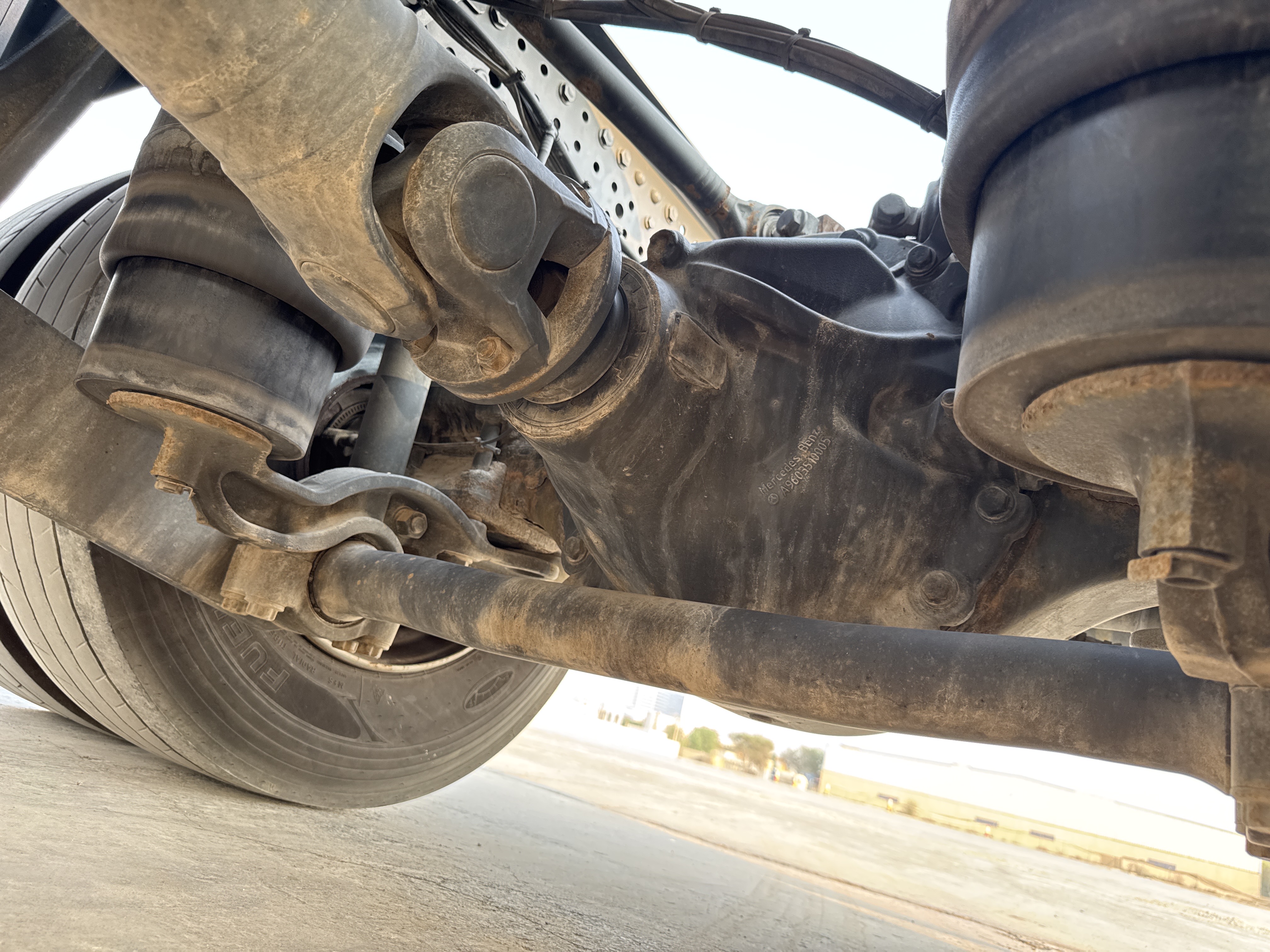 PMT-001-Mercedes-Benz-Actros-1845-Trailer-trucks-inspection-Drive-system-Axle-housing-2