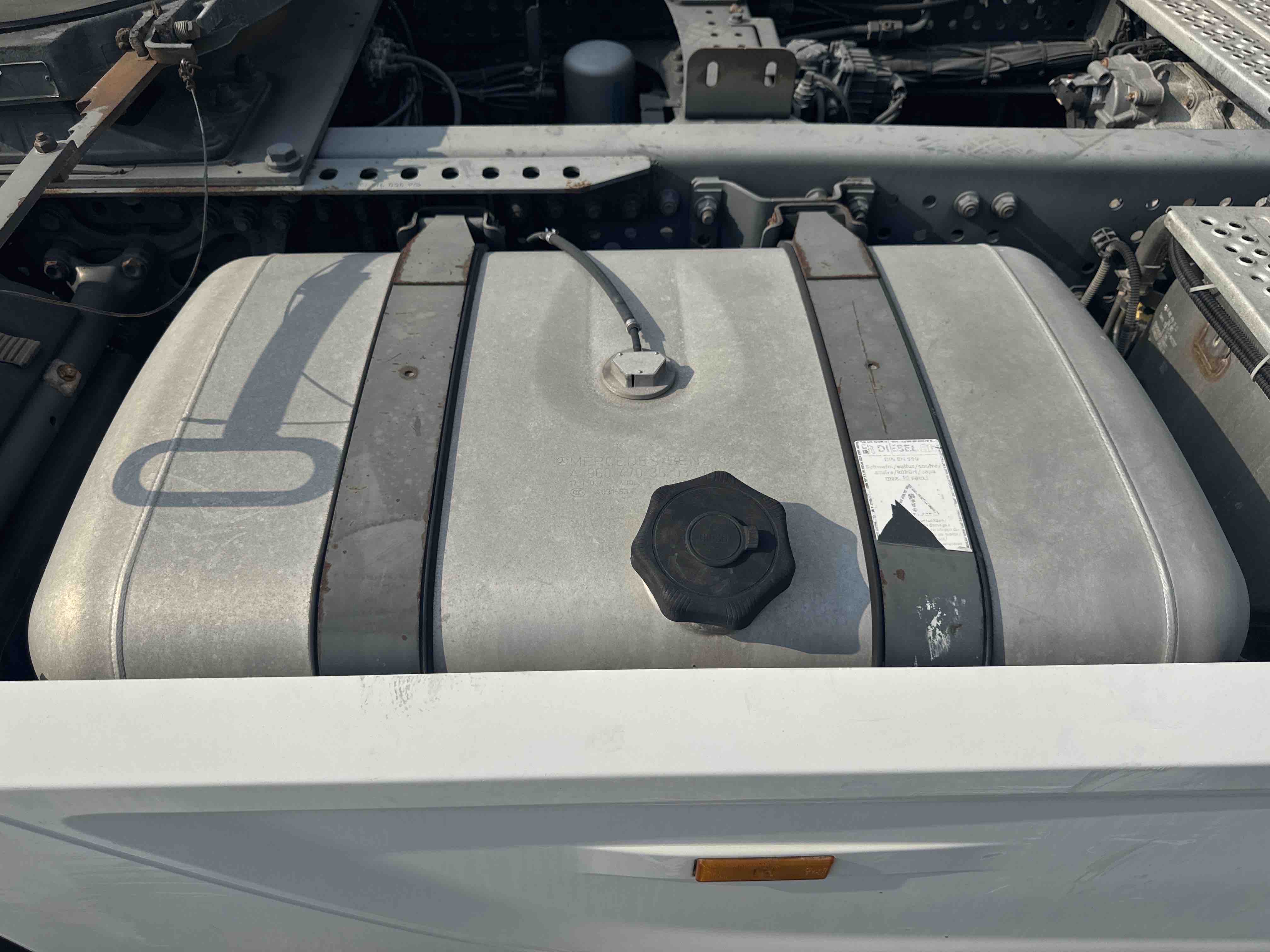 PMT-001-Mercedes-Benz-Actros-1845-Trailer-trucks-inspection-Engine-Fuel-tank-2