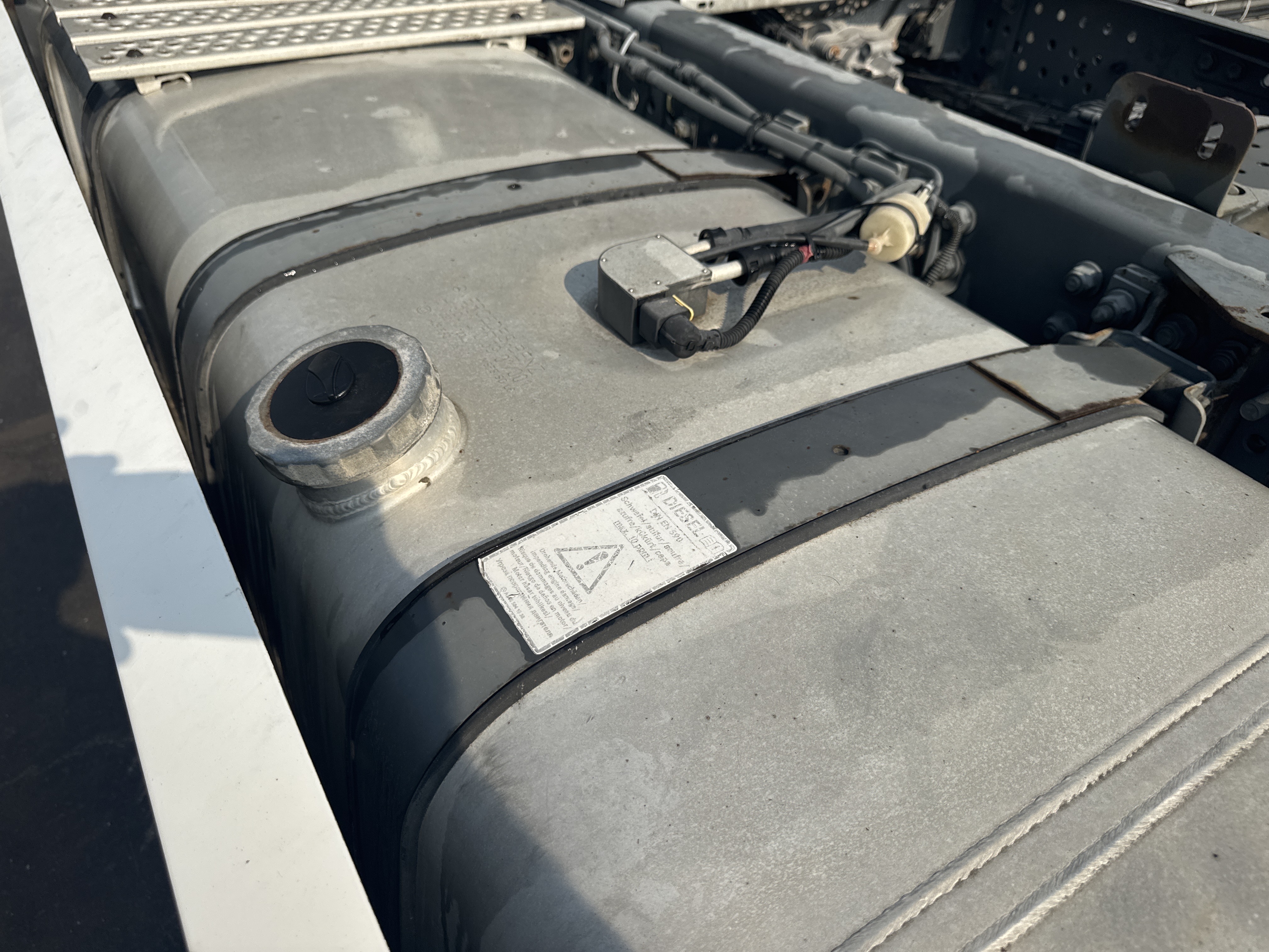 PMT-001-Mercedes-Benz-Actros-1845-Trailer-trucks-inspection-Engine-Fuel-tank-4