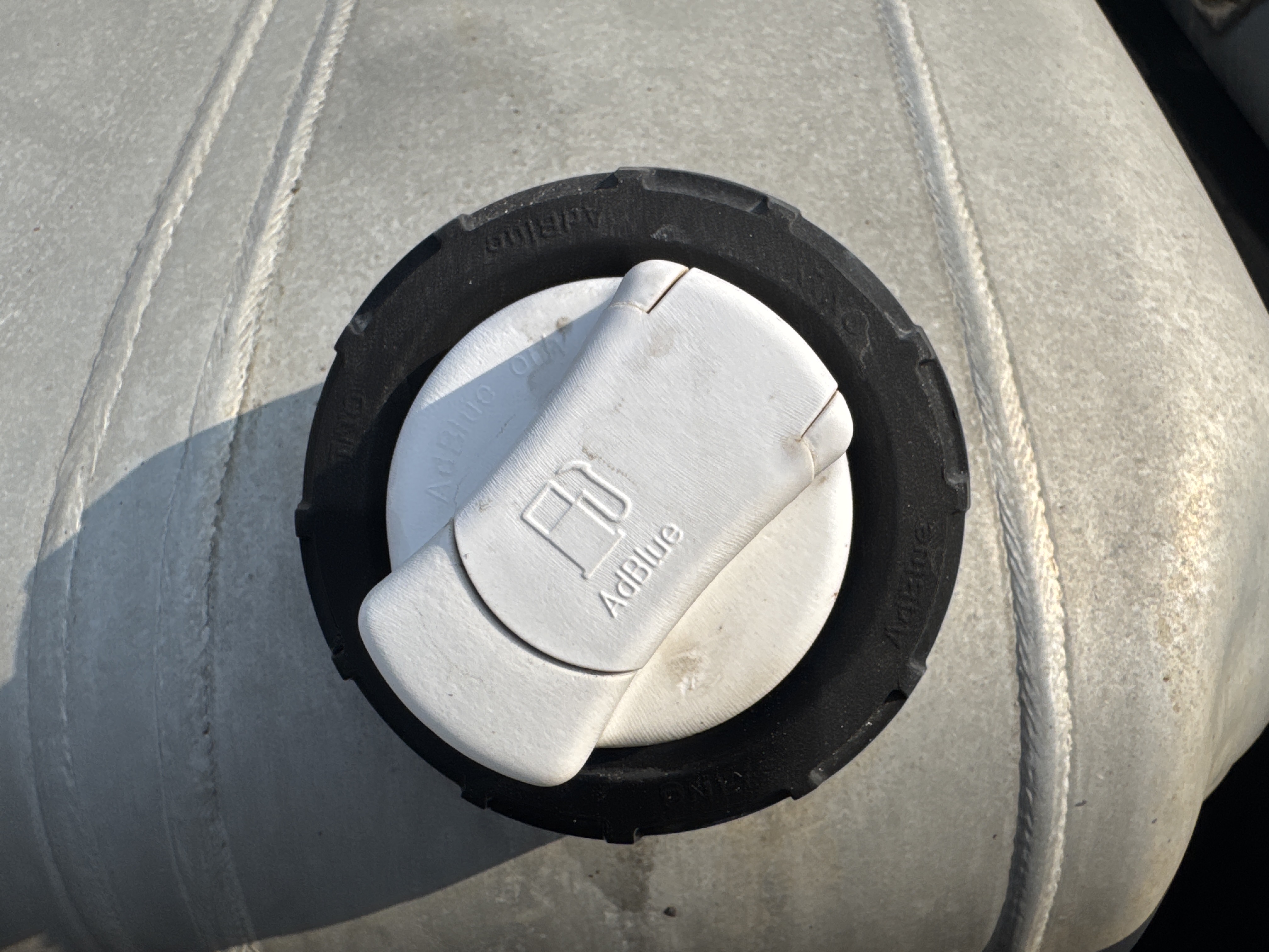 PMT-001-Mercedes-Benz-Actros-1845-Trailer-trucks-inspection-Engine-Adblue-tank-2