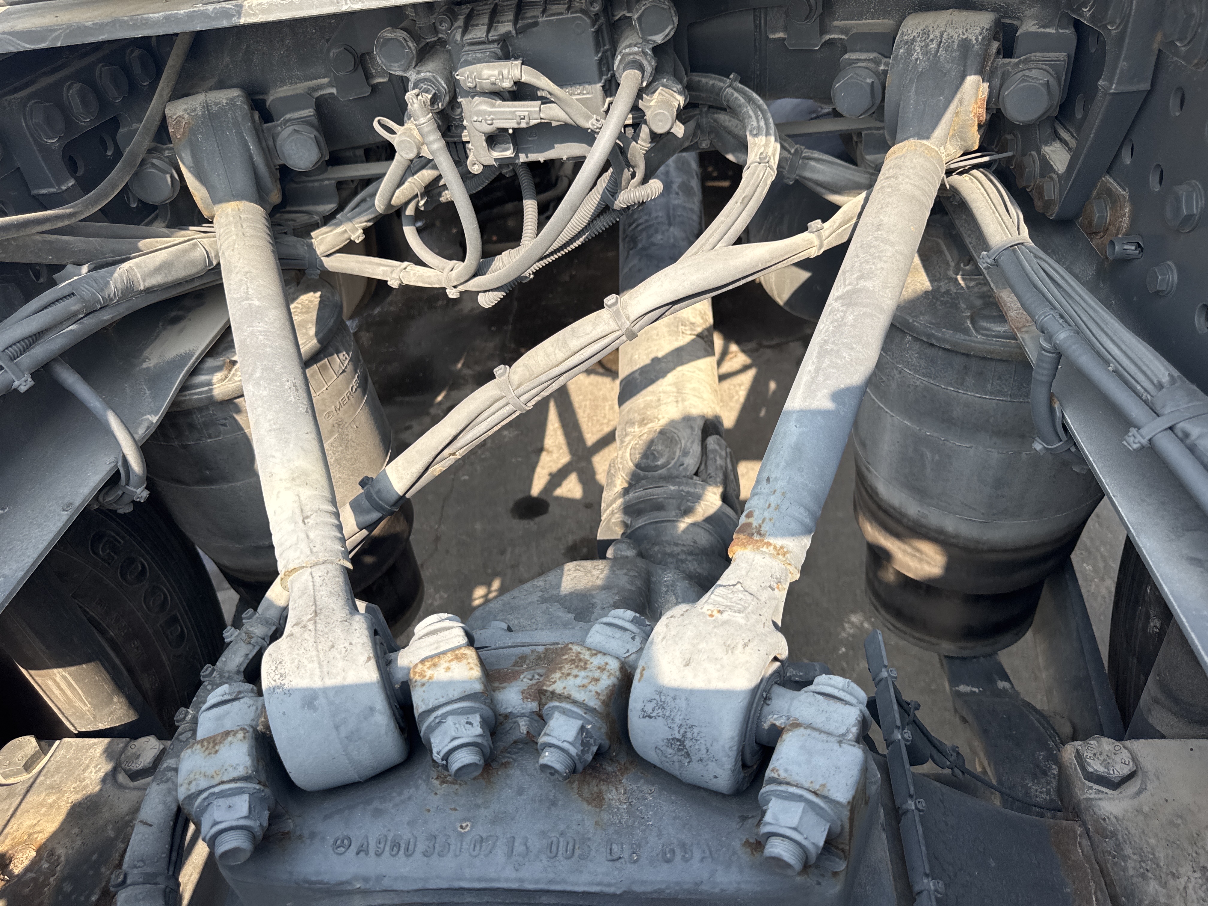 PMT-001-Mercedes-Benz-Actros-1845-Trailer-trucks-inspection-Chassis-Rear-suspension-4