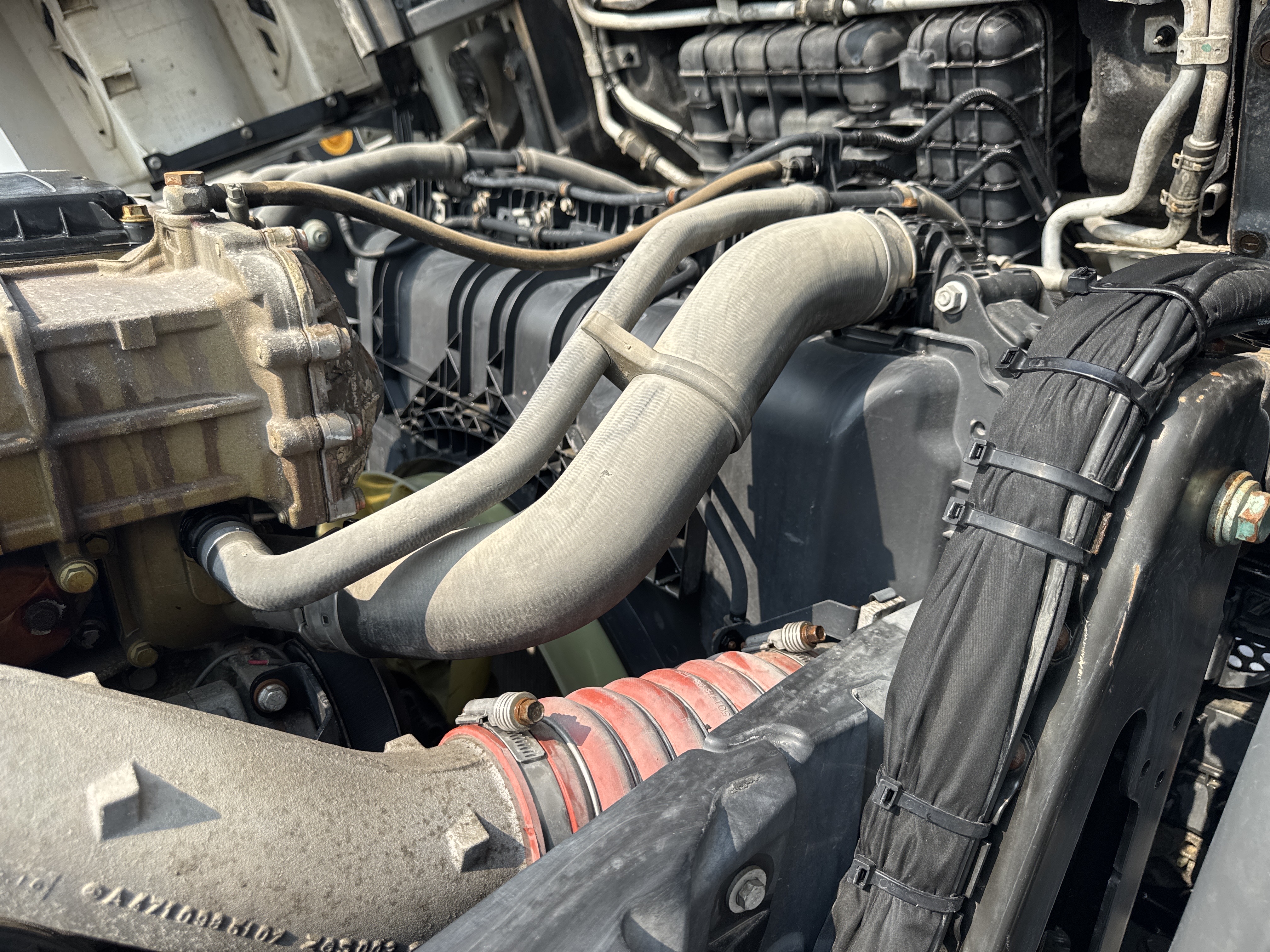 PMT-001-Mercedes-Benz-Actros-1845-Trailer-trucks-inspection-Engine-Hoses-2