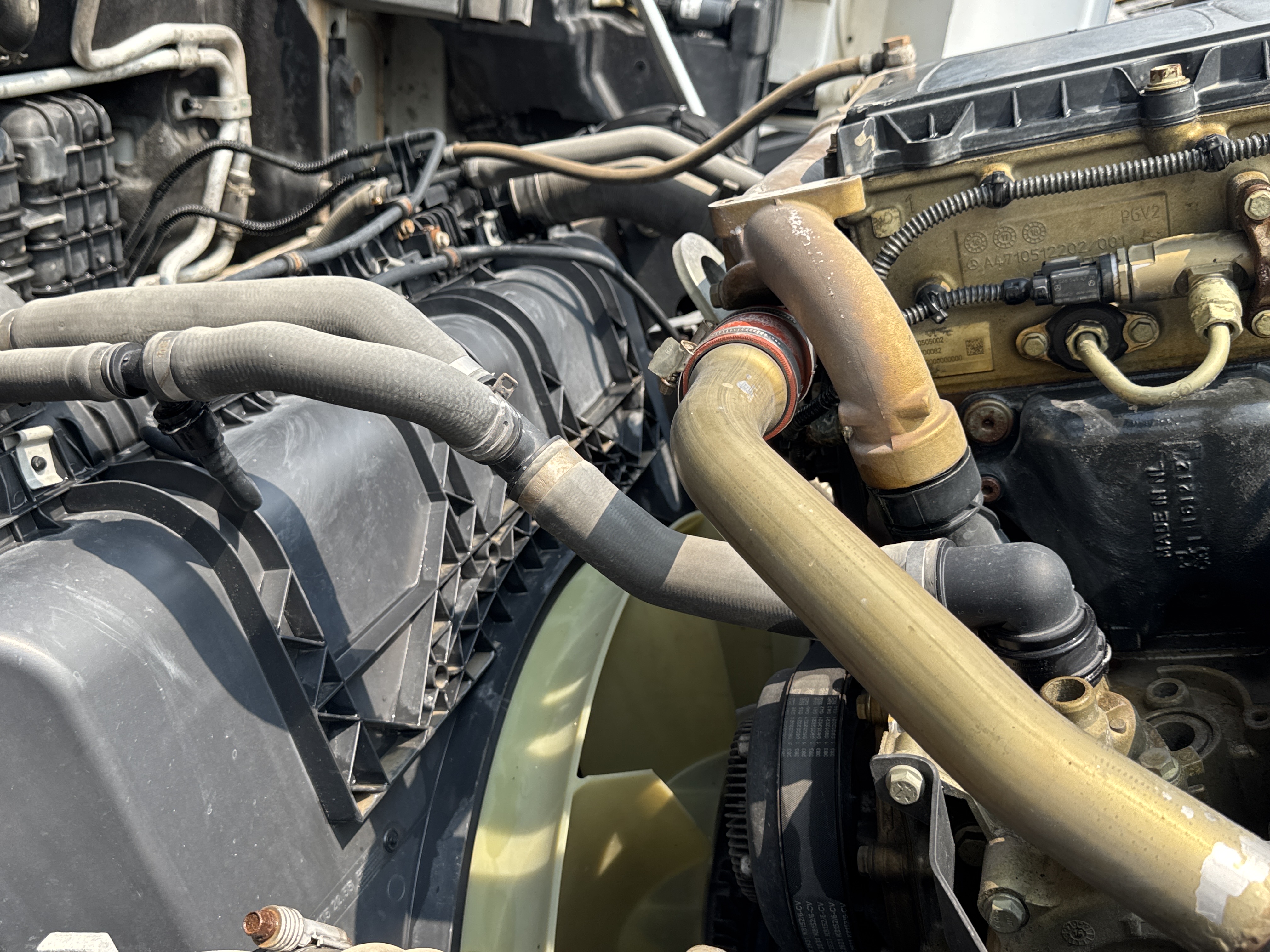 PMT-001-Mercedes-Benz-Actros-1845-Trailer-trucks-inspection-Engine-Hoses-2