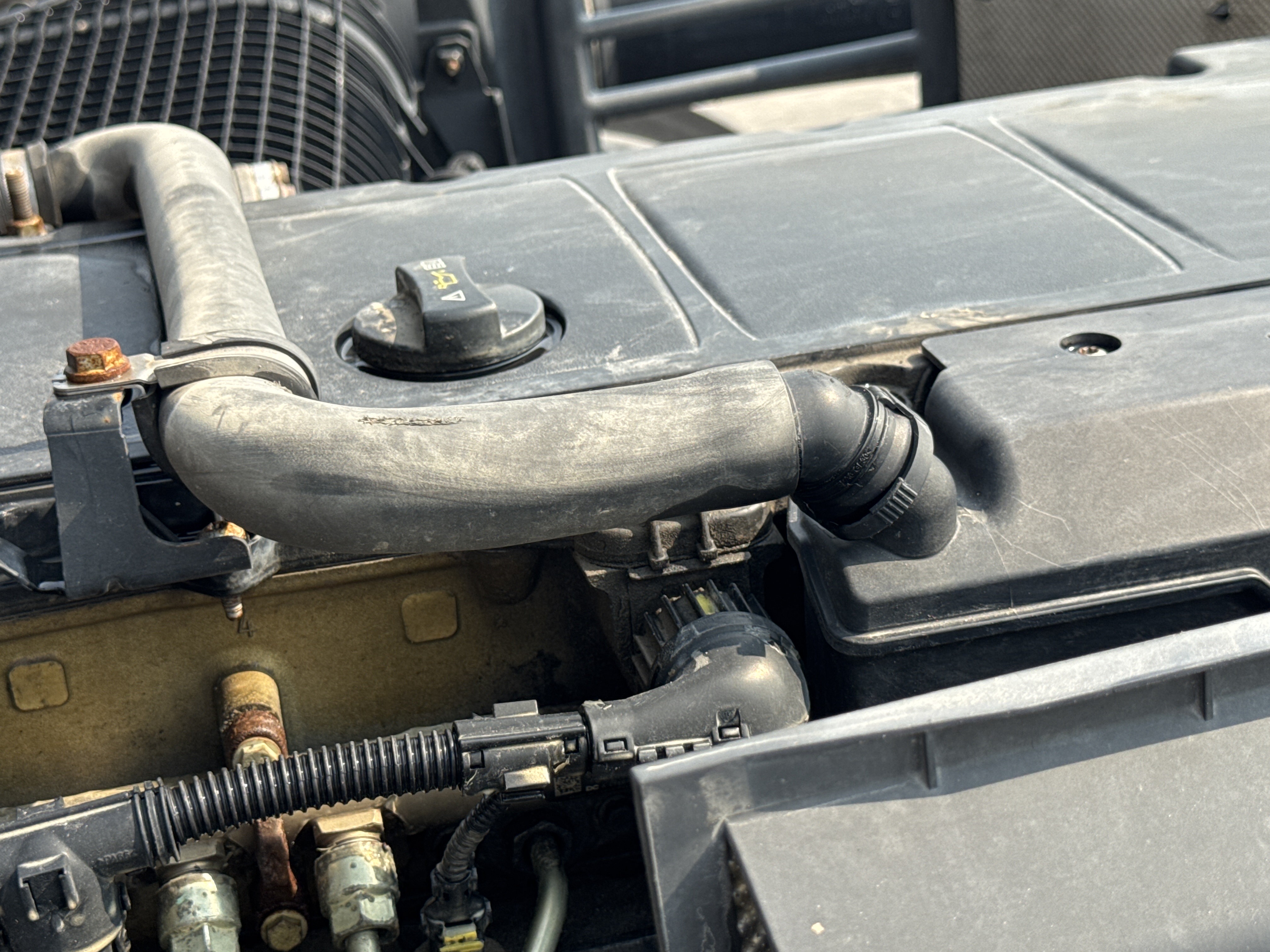 PMT-001-Mercedes-Benz-Actros-1845-Trailer-trucks-inspection-Engine-Hoses-2
