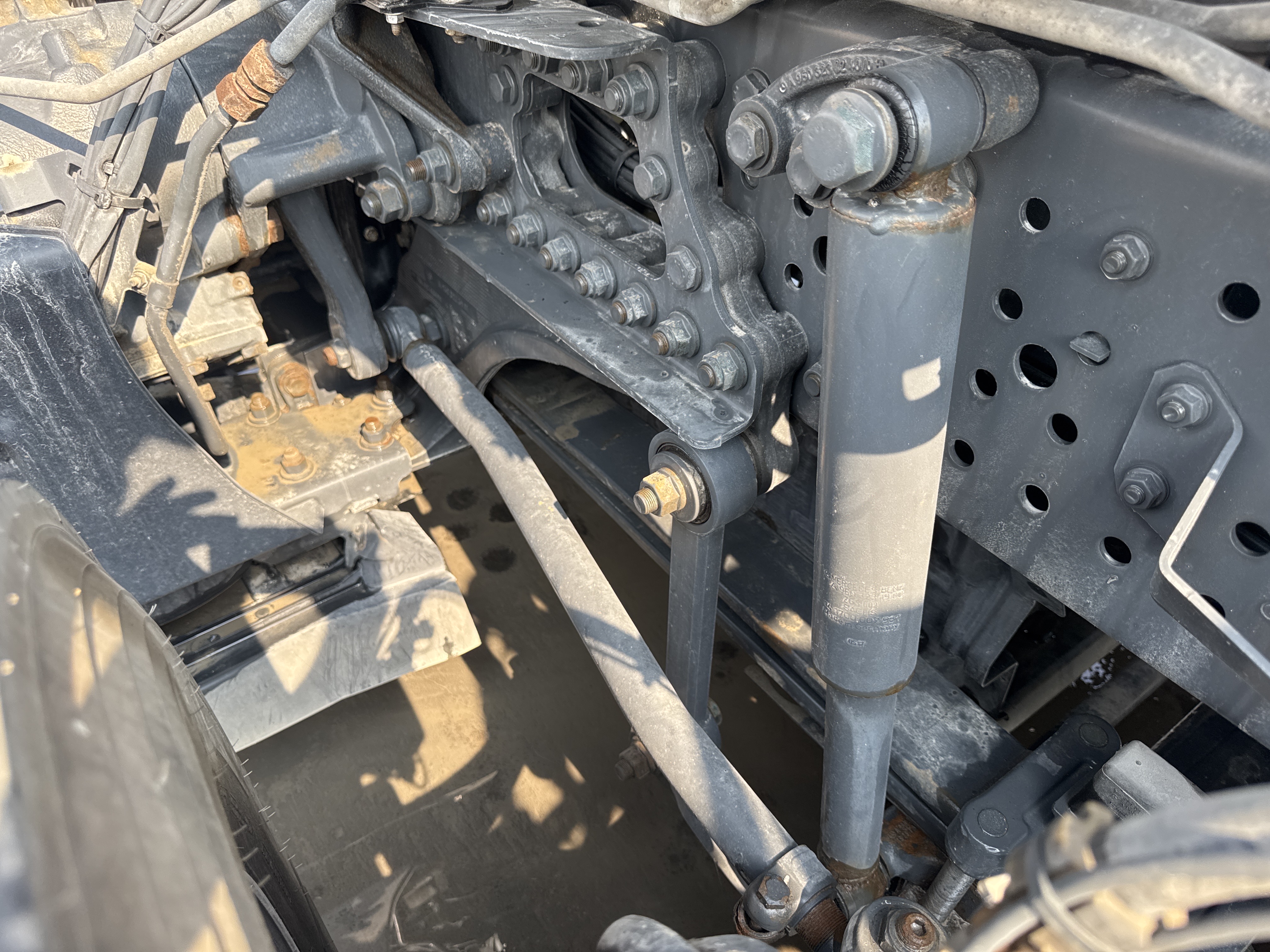 PMT-001-Mercedes-Benz-Actros-1845-Trailer-trucks-inspection-Chassis-Front-suspension-4