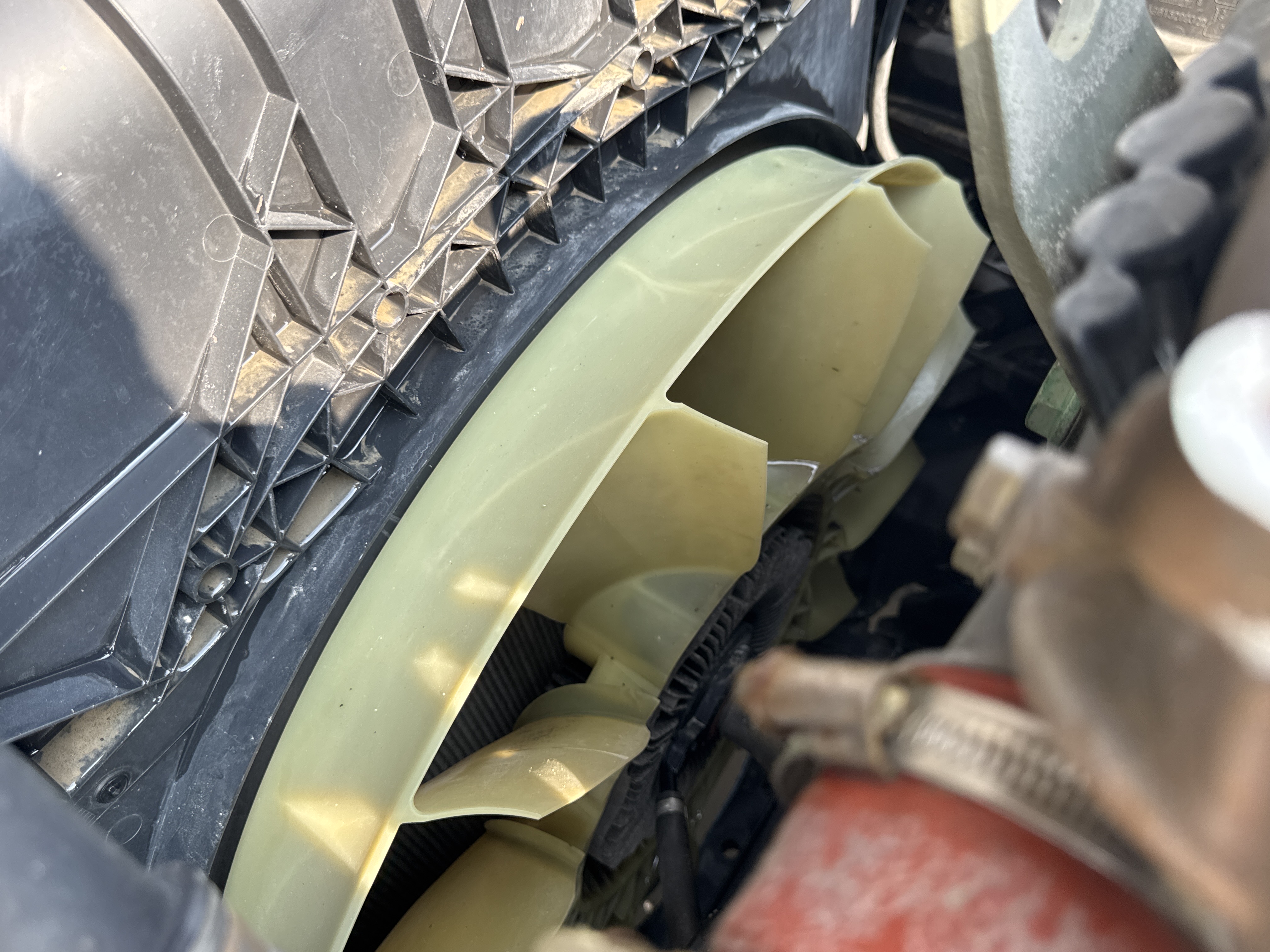 PMT-001-Mercedes-Benz-Actros-1845-Trailer-trucks-inspection-Engine-Cooling-fan-and-fan-guard-2