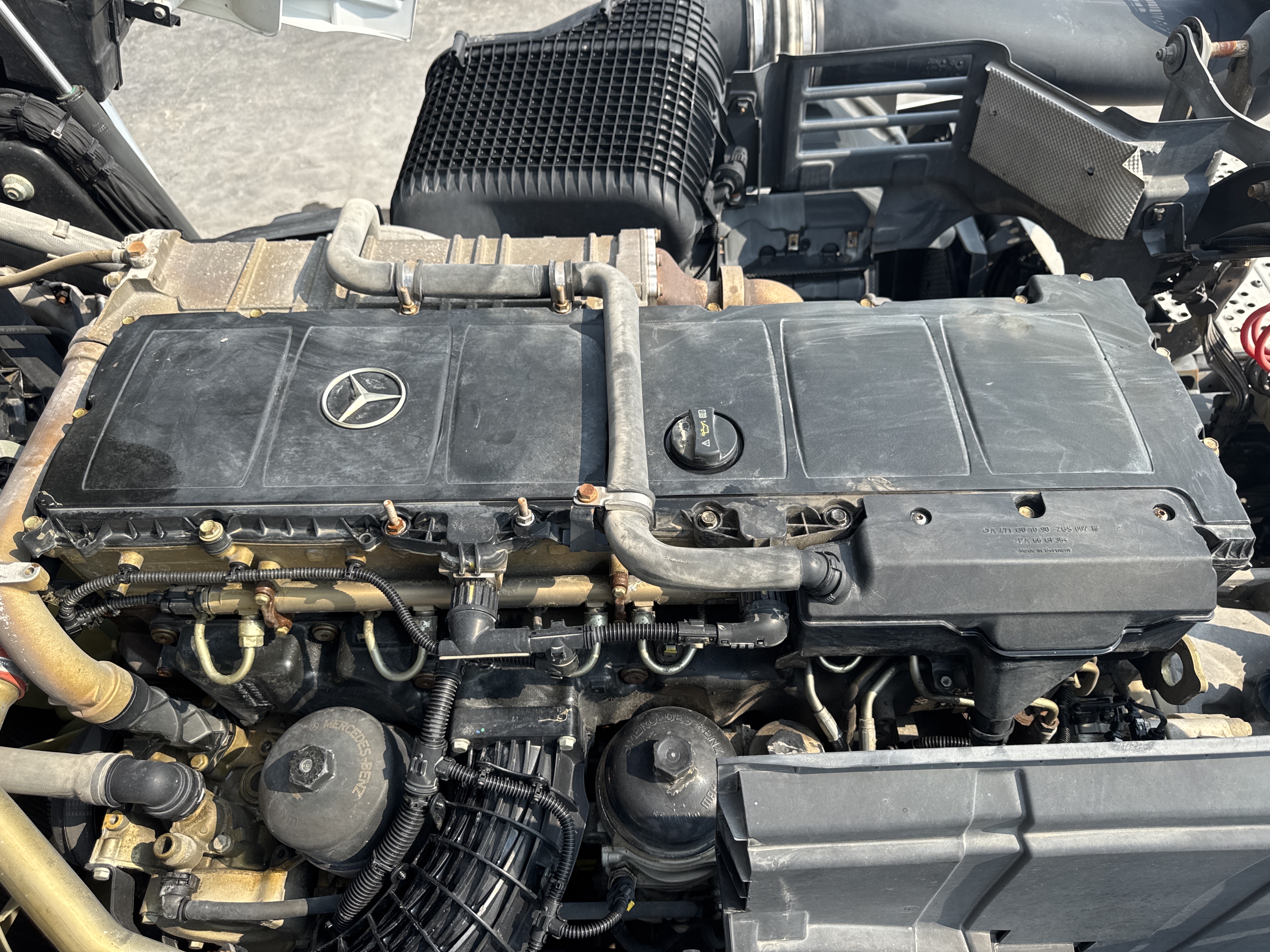PMT-001-Mercedes-Benz-Actros-1845-Trailer-trucks-inspection-Engine-Engine-oil-leaks-2