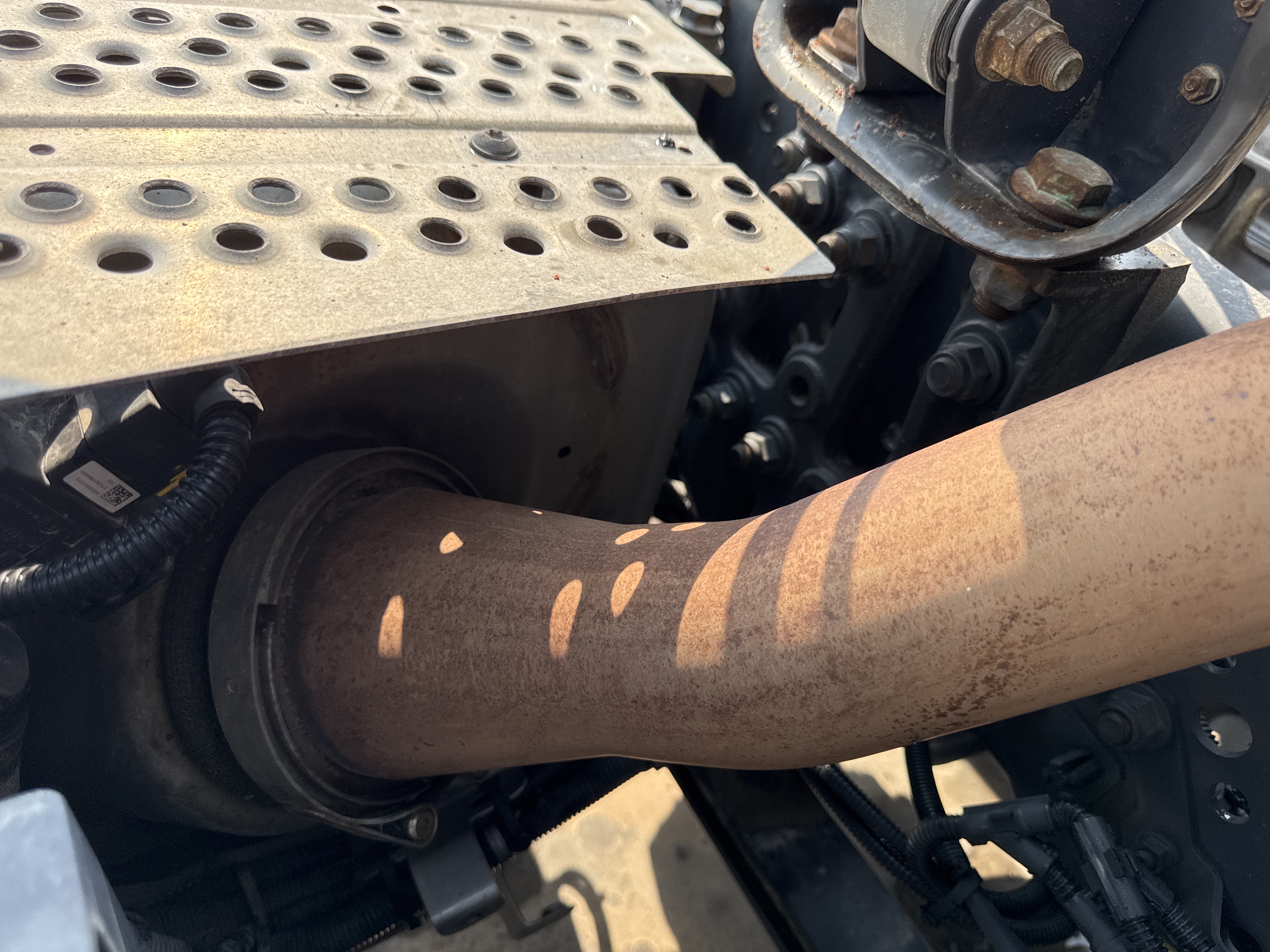 PMT-001-Mercedes-Benz-Actros-1845-Trailer-trucks-inspection-Engine-Exhaust-system-2
