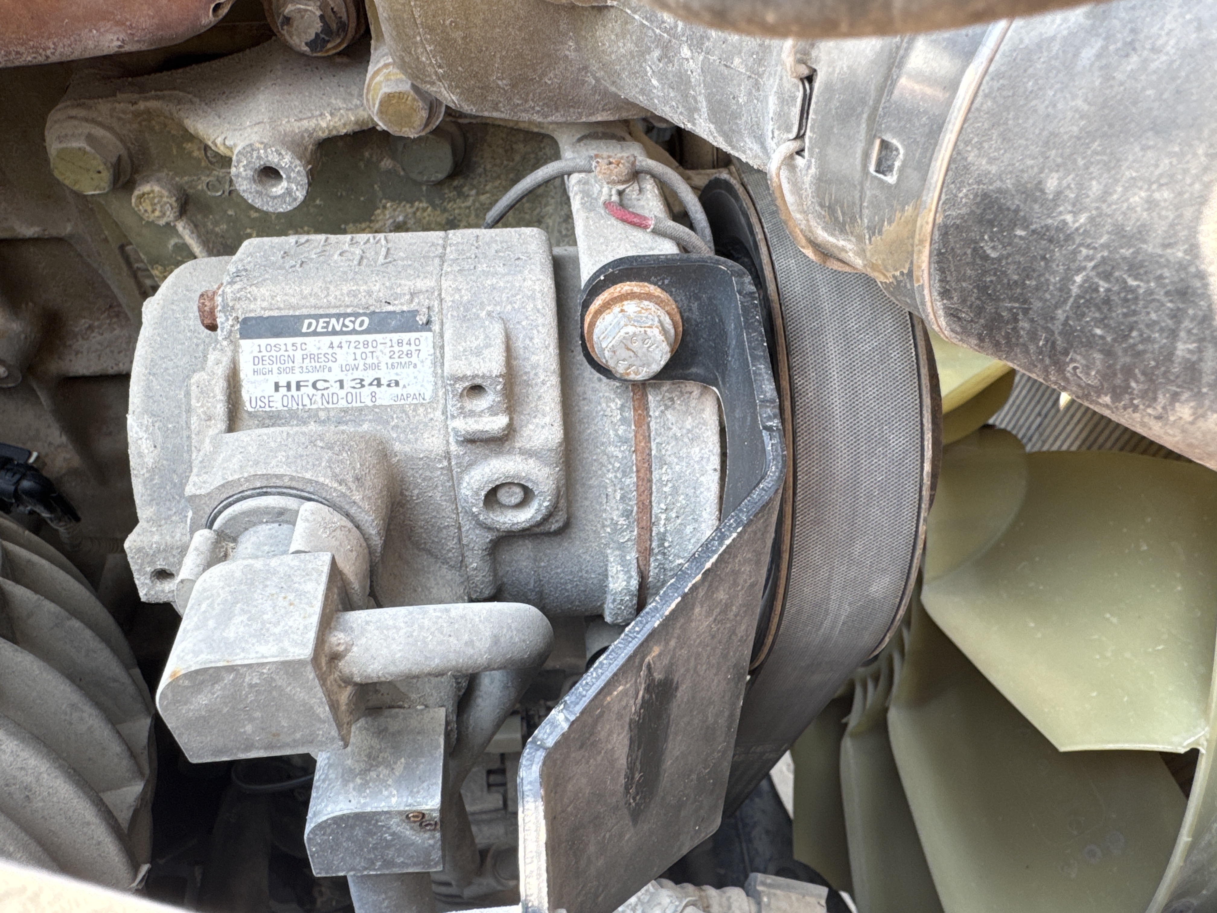 PMT-001-Mercedes-Benz-Actros-1845-Trailer-trucks-inspection-Air-conditioning-A/C-compressor-2
