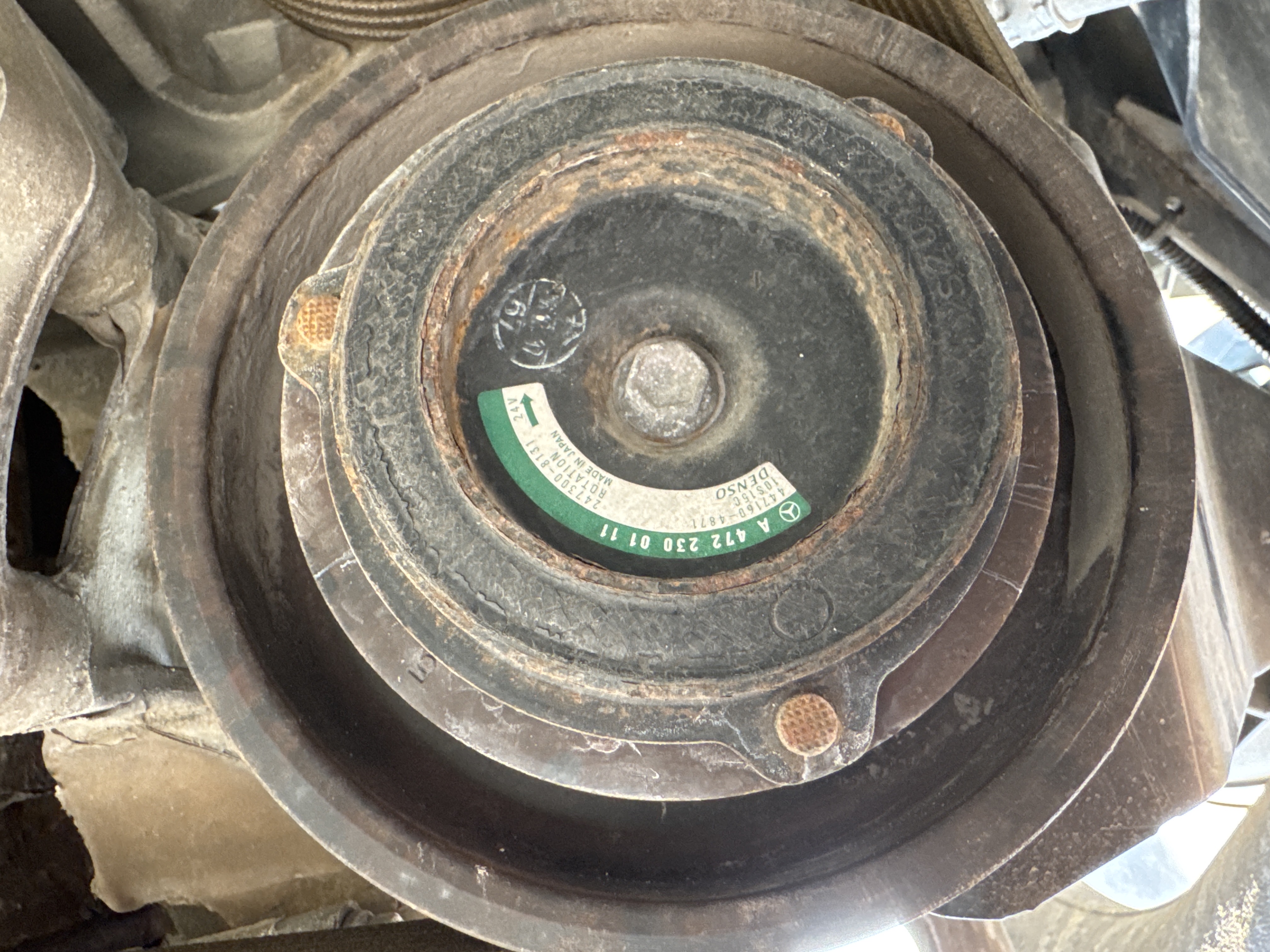 PMT-001-Mercedes-Benz-Actros-1845-Trailer-trucks-inspection-Air-conditioning-A/C-compressor-2