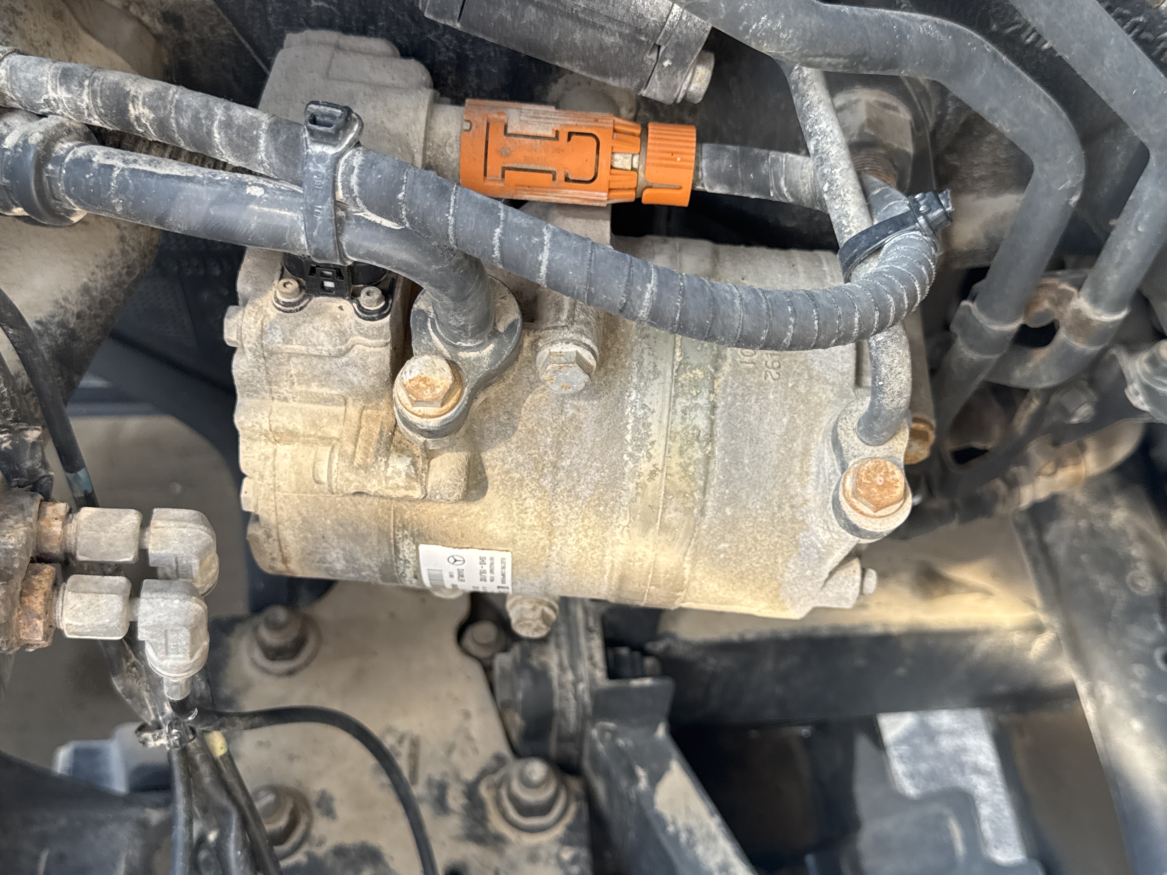 PMT-001-Mercedes-Benz-Actros-1845-Trailer-trucks-inspection-Air-conditioning-A/C-compressor-2