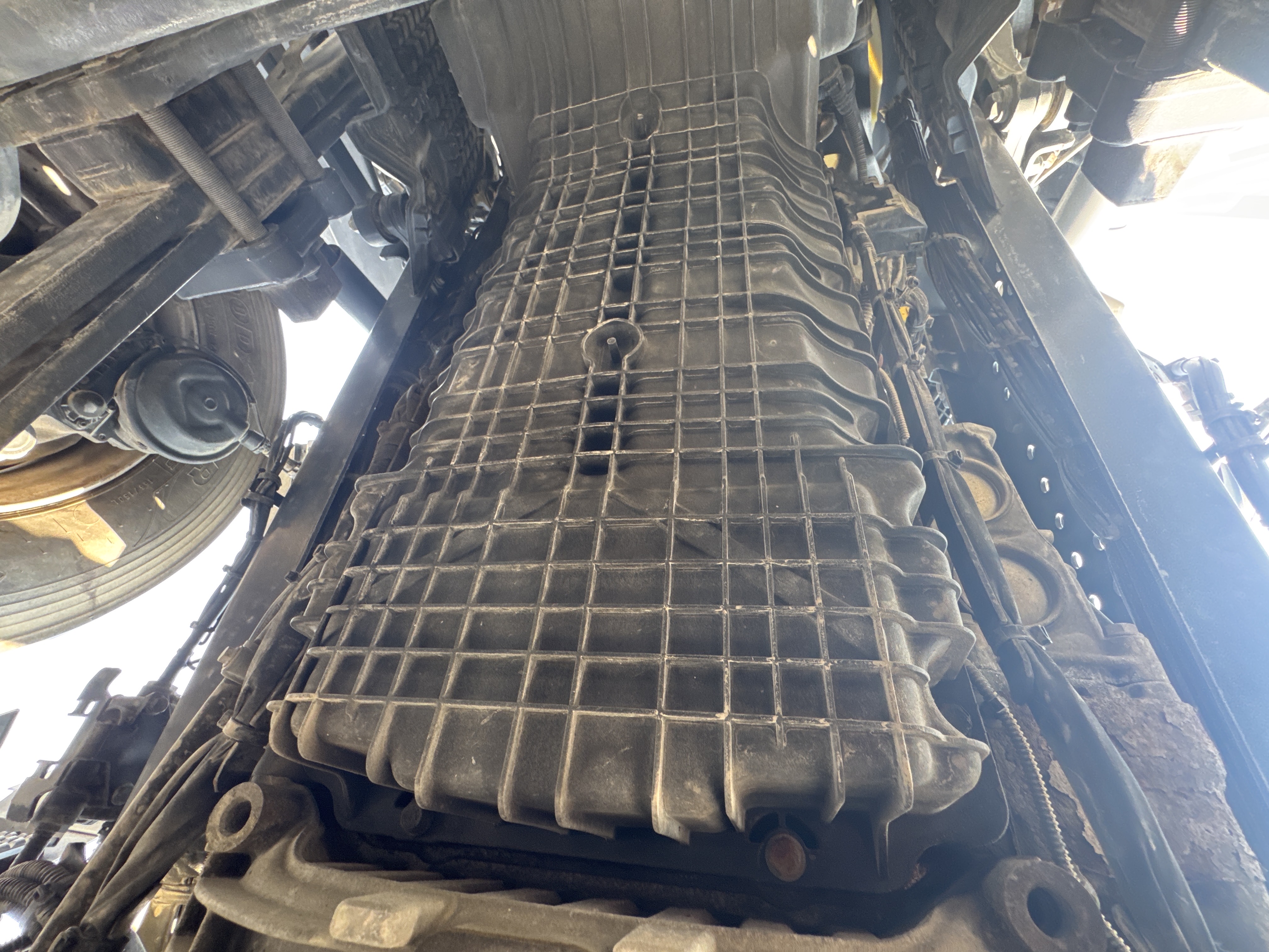 PMT-001-Mercedes-Benz-Actros-1845-Trailer-trucks-inspection-Engine-Engine-oil-leaks-5
