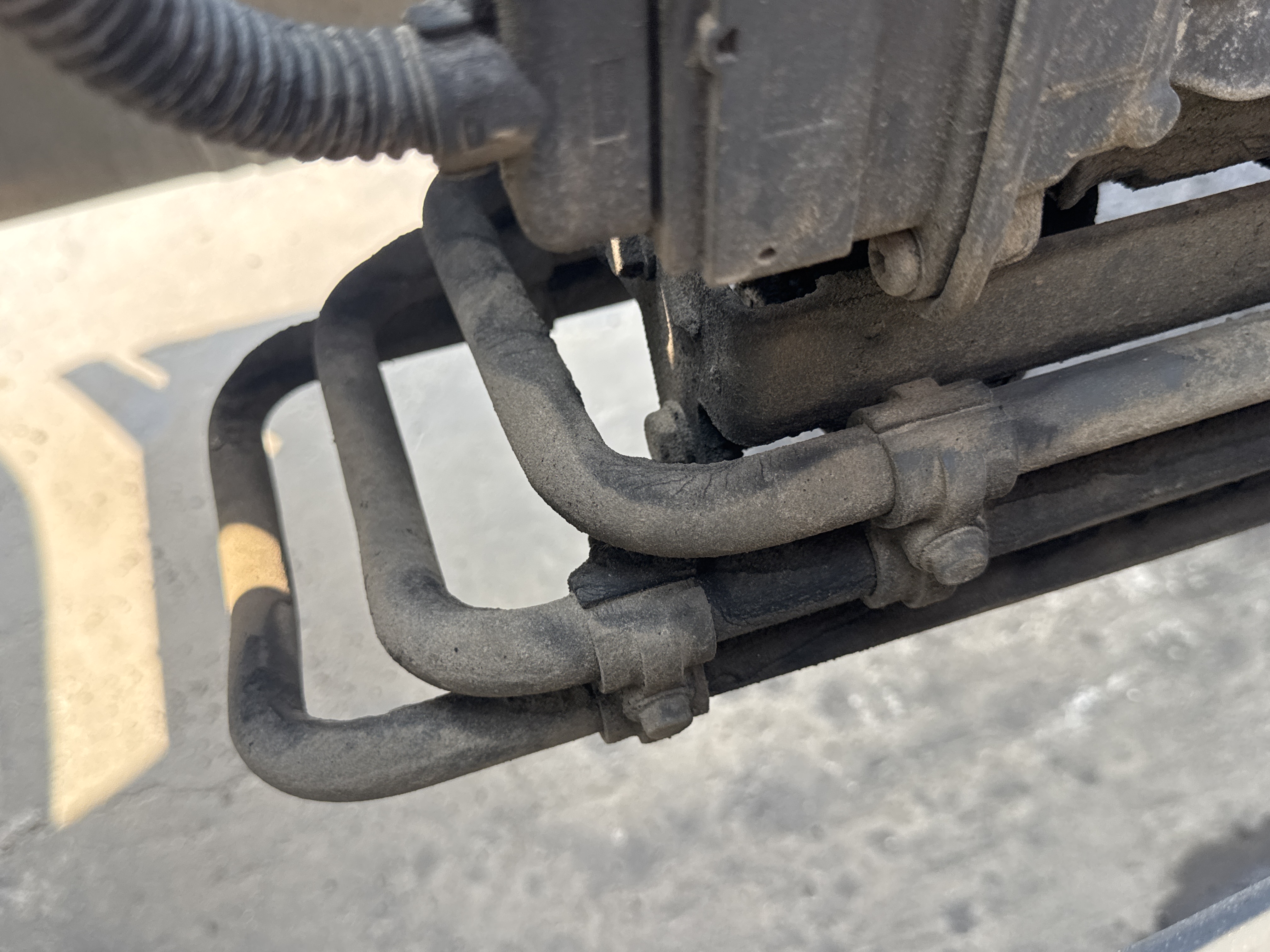 PMT-001-Mercedes-Benz-Actros-1845-Trailer-trucks-inspection-Pneumatics-Air-lines-and-hoses-2
