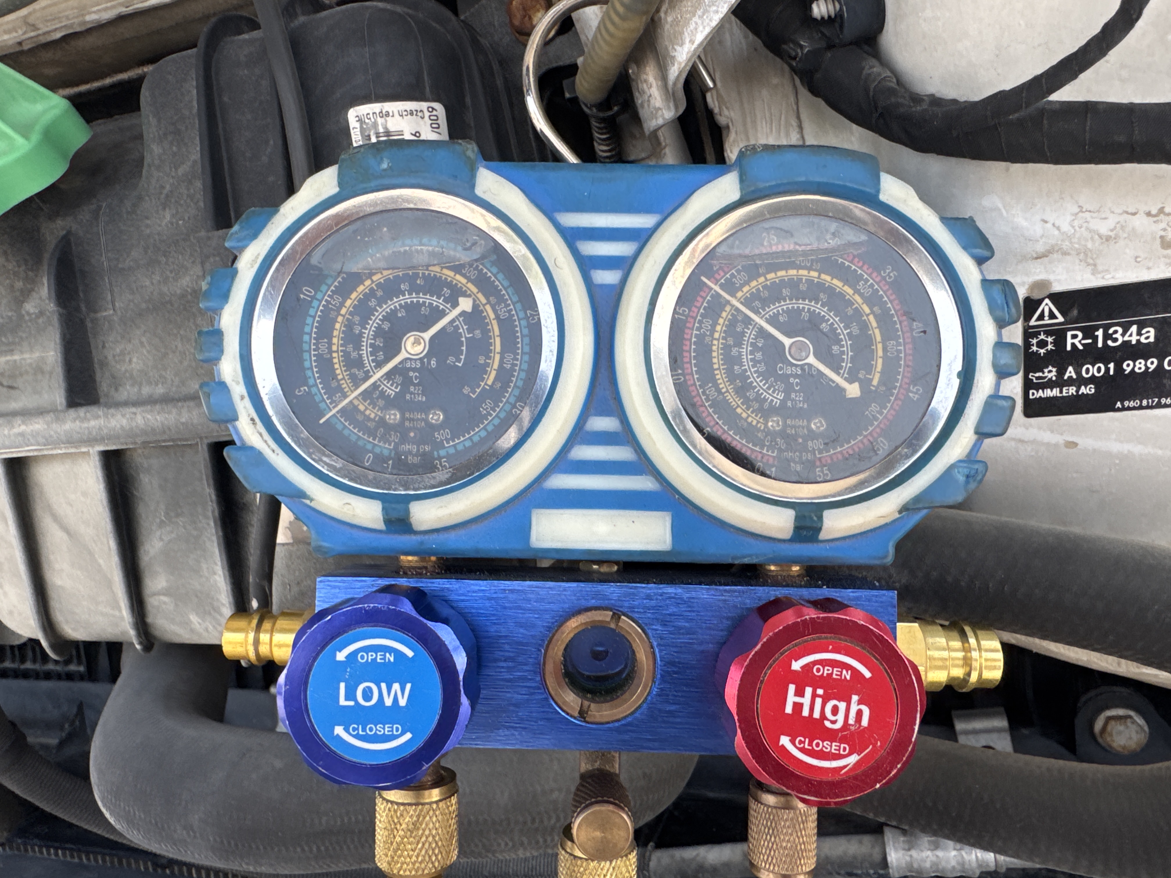 PMT-001-Mercedes-Benz-Actros-1845-Trailer-trucks-inspection-Air-conditioning-A/C-compressor-5