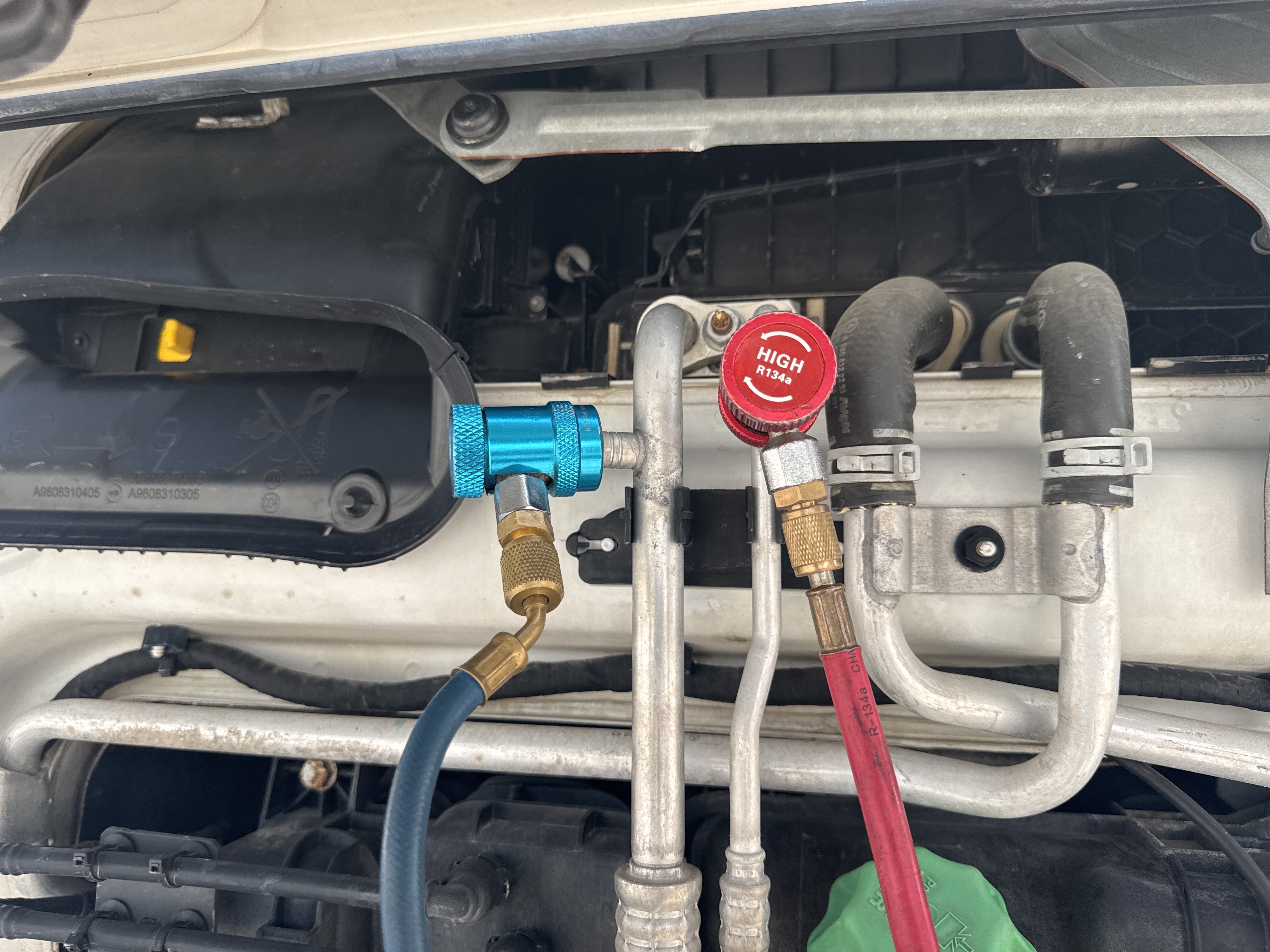 PMT-001-Mercedes-Benz-Actros-1845-Trailer-trucks-inspection-Air-conditioning-A/C-compressor-6