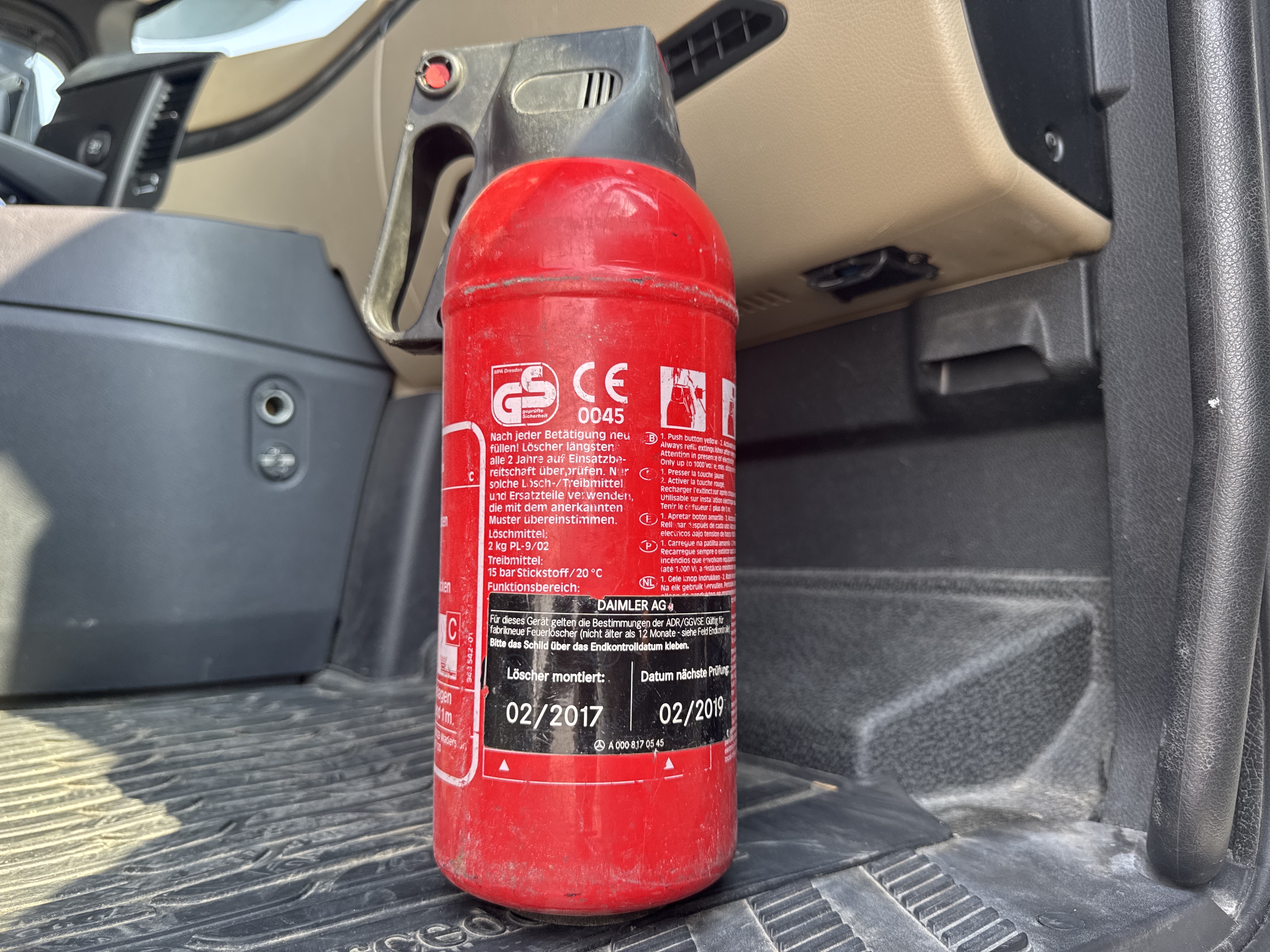 PMT-001-Mercedes-Benz-Actros-1845-Trailer-trucks-inspection-Safety-Fire-extinguisher-2